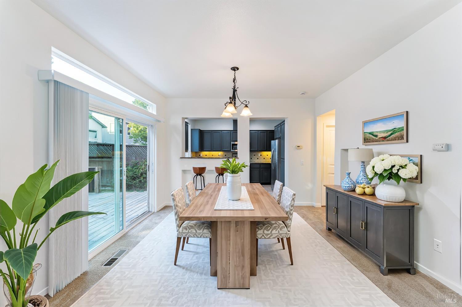 Detail Gallery Image 8 of 31 For 1220 Marque Dr, Rohnert Park,  CA 94928 - 3 Beds | 2/1 Baths