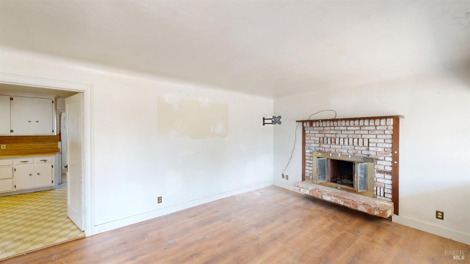 Detail Gallery Image 3 of 22 For 87 Front St, Healdsburg,  CA 95448 - 3 Beds | 2 Baths