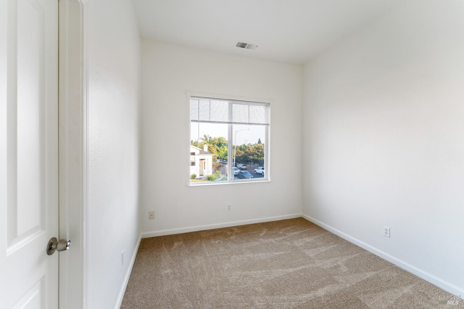 Detail Gallery Image 23 of 31 For 1220 Marque Dr, Rohnert Park,  CA 94928 - 3 Beds | 2/1 Baths