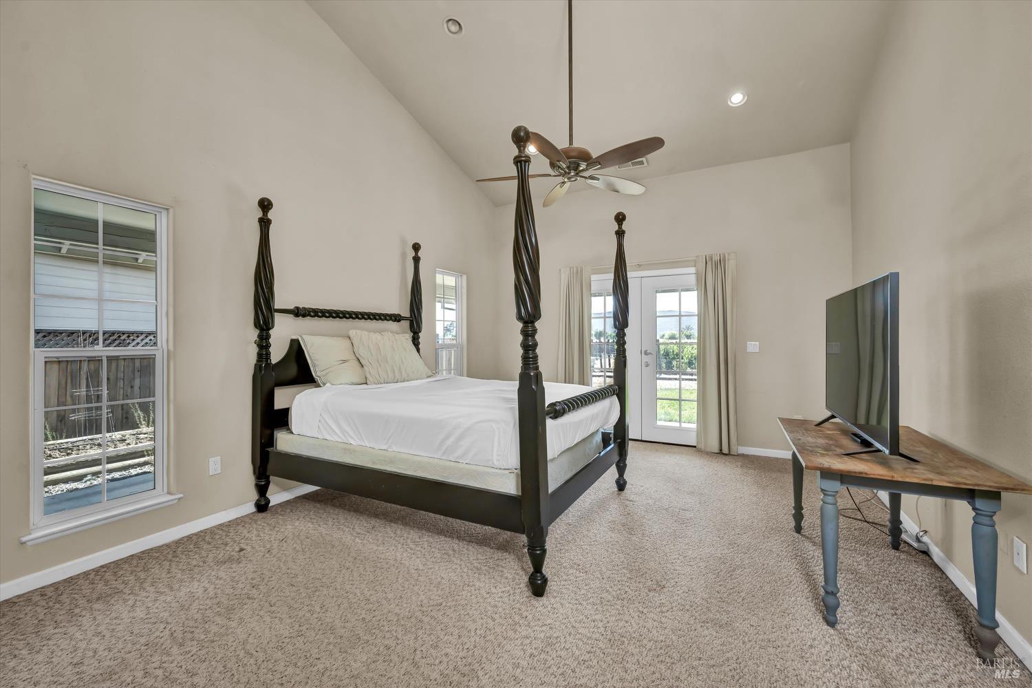 Detail Gallery Image 18 of 38 For 18695 Horseshoe Rd, Hidden Valley Lake,  CA 95467 - 3 Beds | 2/1 Baths