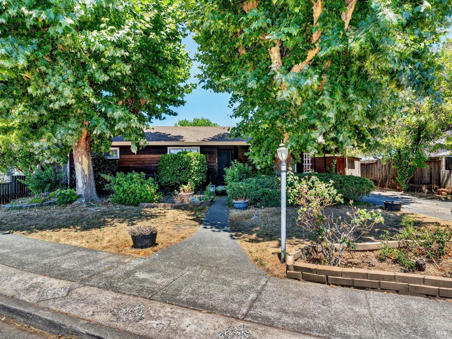 Detail Gallery Image 1 of 30 For 206 Champlain Ave, Cloverdale,  CA 95425 - 3 Beds | 1 Baths
