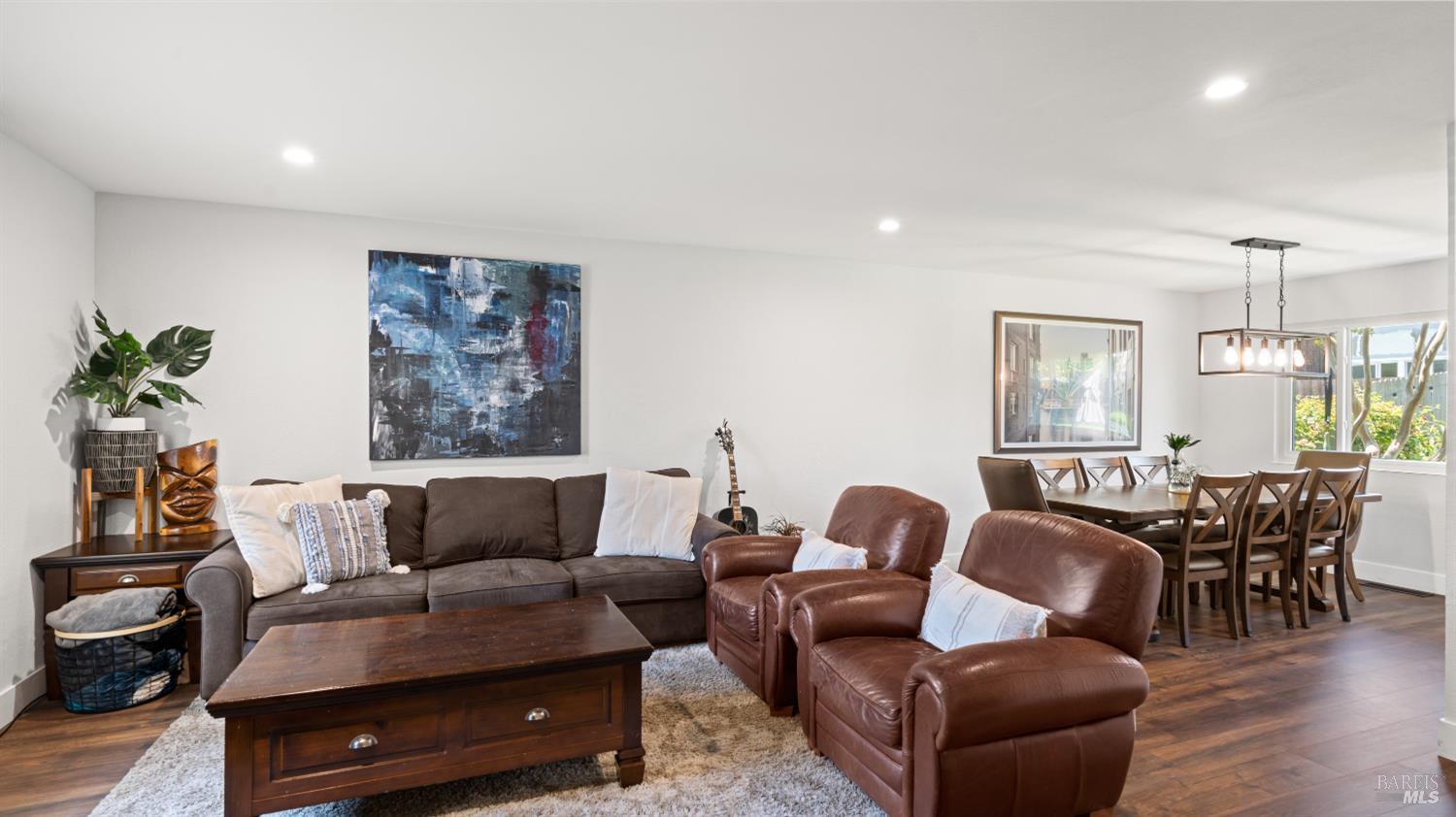 Detail Gallery Image 18 of 61 For 1711 Capistrano Dr, Petaluma,  CA 94954 - 6 Beds | 2/1 Baths