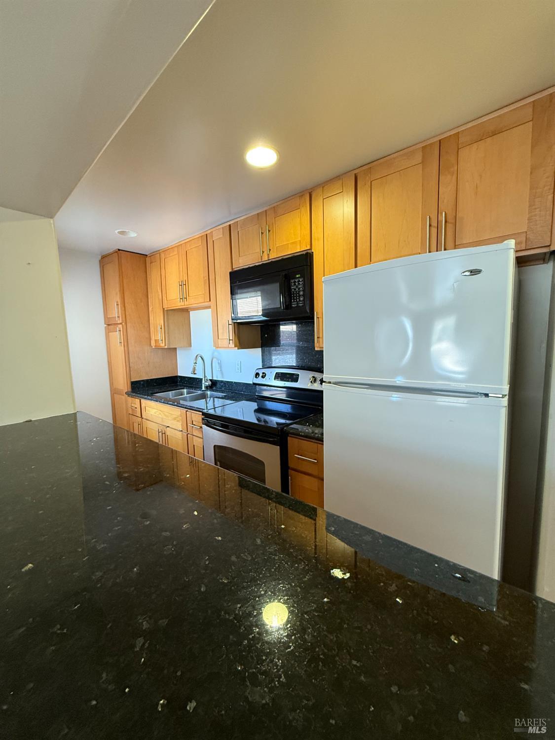 Detail Gallery Image 5 of 23 For 1125 E 5th St a,  Benicia,  CA 94510 - – Beds | – Baths