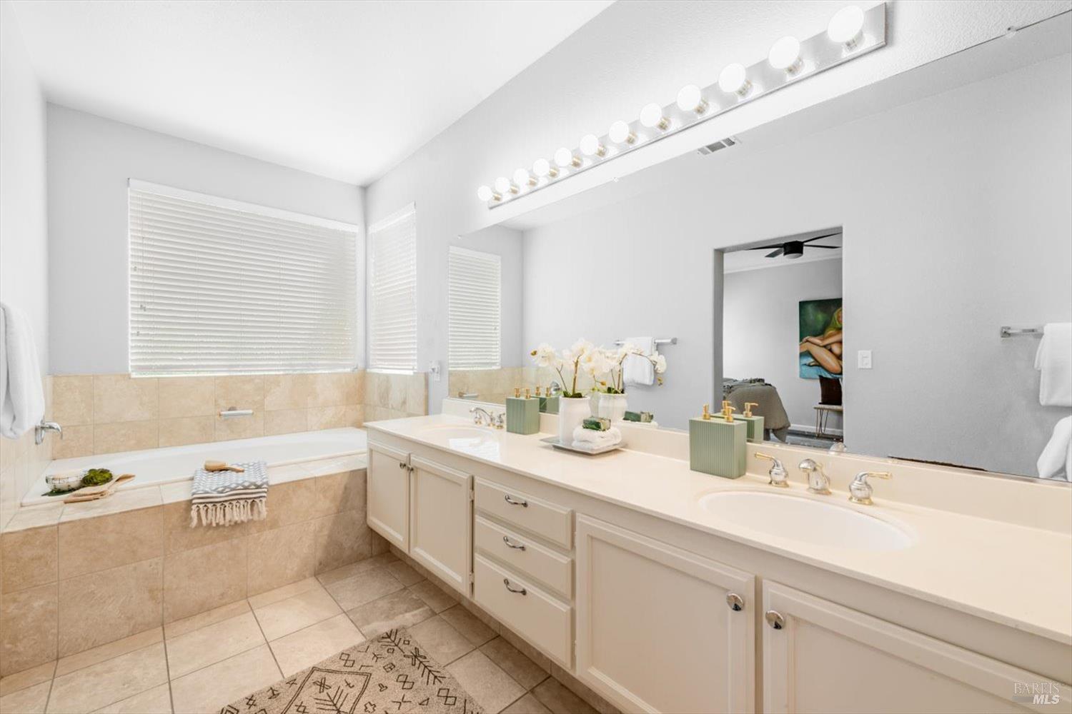 Detail Gallery Image 14 of 27 For 807 Kells Cir, Vacaville,  CA 95688 - 3 Beds | 2/1 Baths