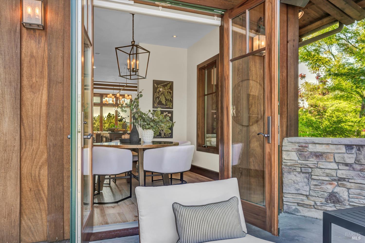 Detail Gallery Image 5 of 57 For 231 Poppy Hill Dr, Healdsburg,  CA 95448 - 4 Beds | 3/1 Baths