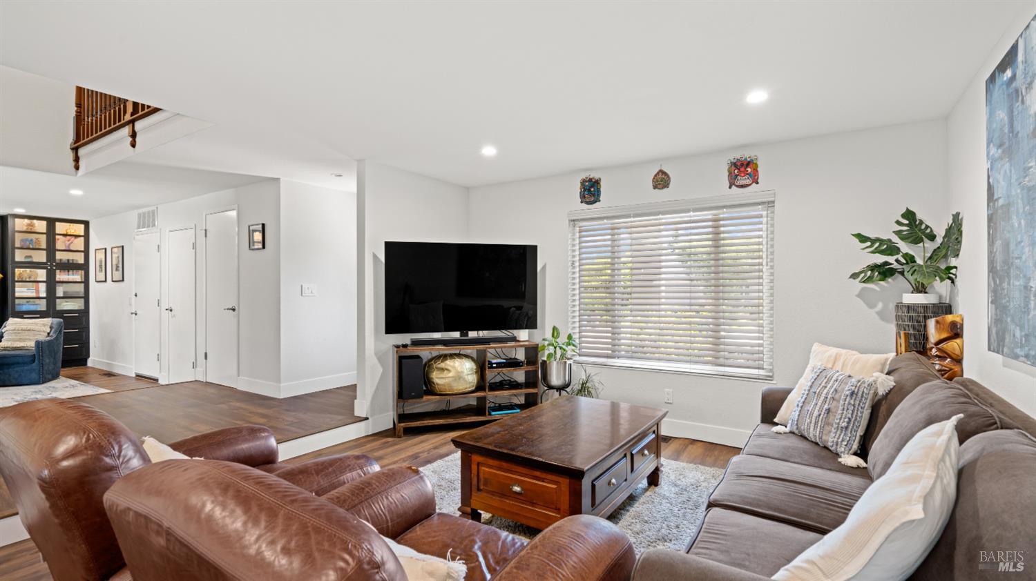 Detail Gallery Image 15 of 61 For 1711 Capistrano Dr, Petaluma,  CA 94954 - 6 Beds | 2/1 Baths
