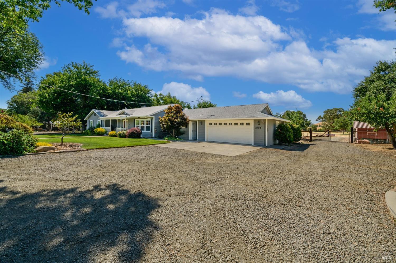 Detail Gallery Image 5 of 117 For 7598 Deer Valley Trl, Vacaville,  CA 95688 - 3 Beds | 2/1 Baths