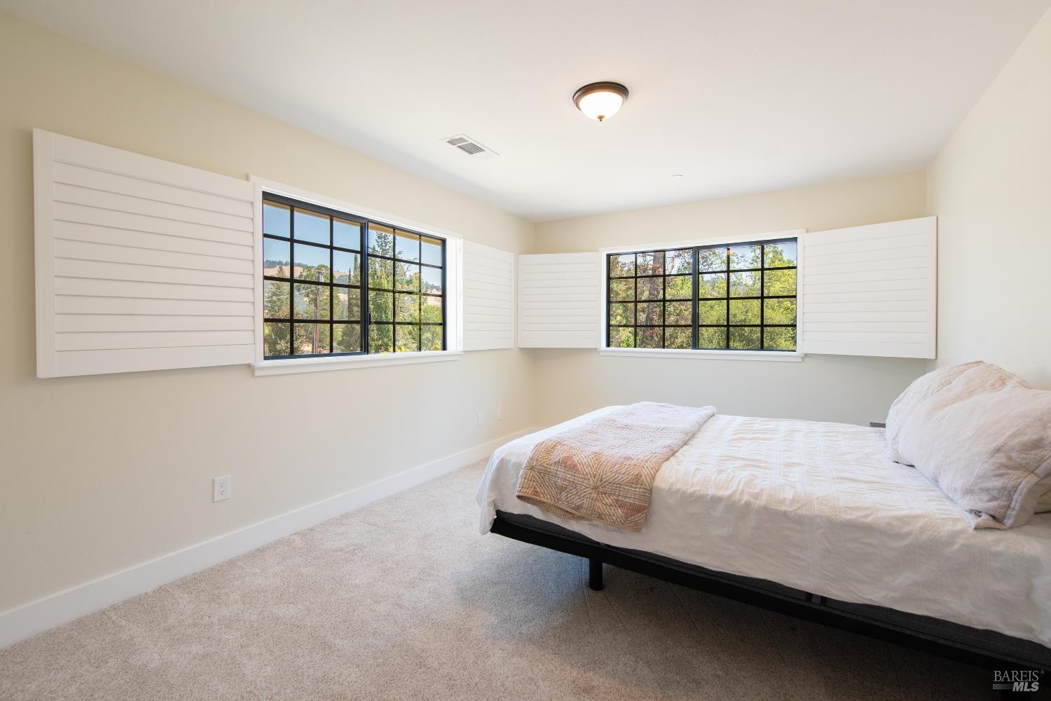 Detail Gallery Image 15 of 36 For 3617 Williams Rd, Santa Rosa,  CA 95404 - 3 Beds | 3 Baths