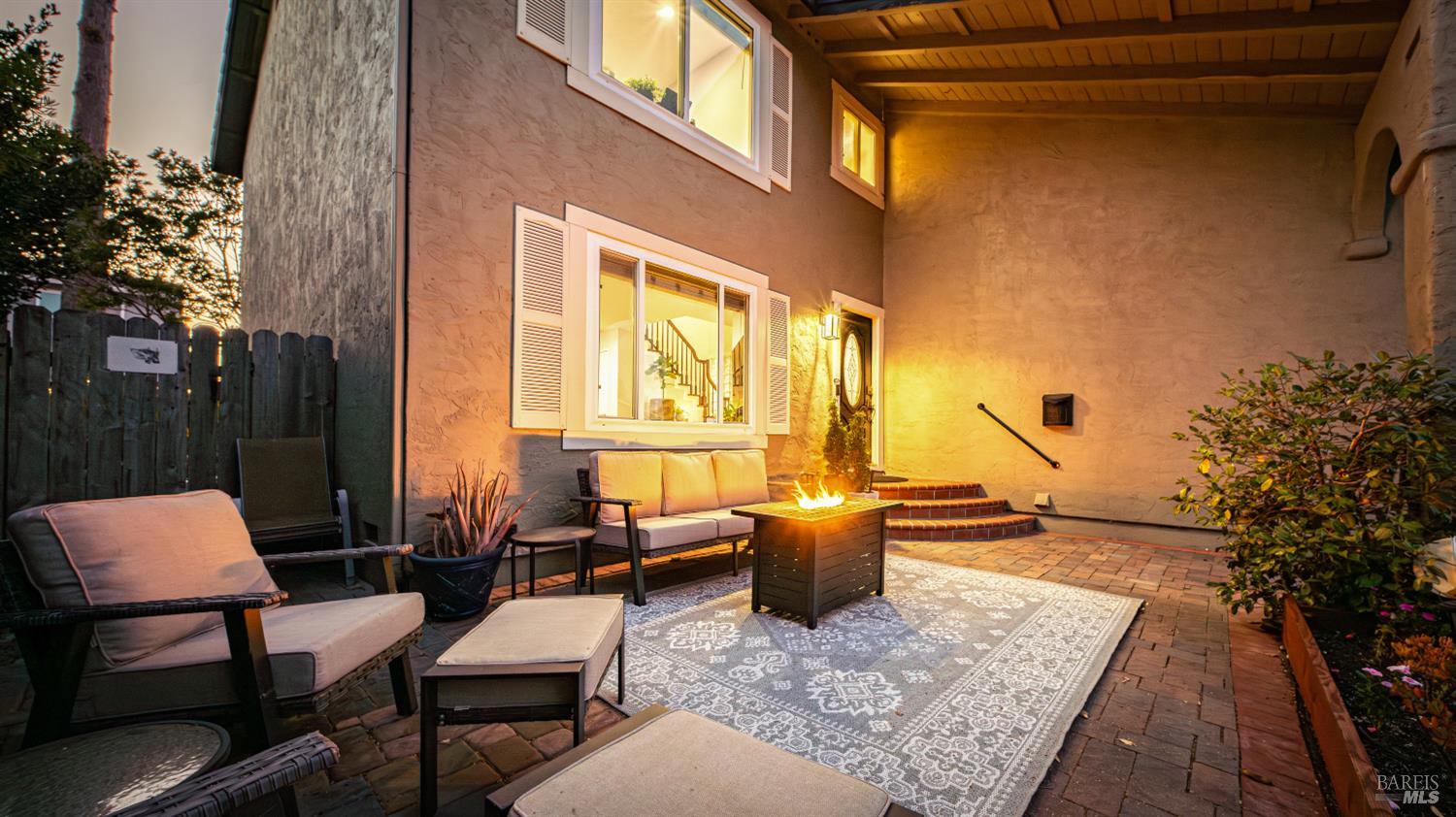 Detail Gallery Image 20 of 61 For 1711 Capistrano Dr, Petaluma,  CA 94954 - 6 Beds | 2/1 Baths