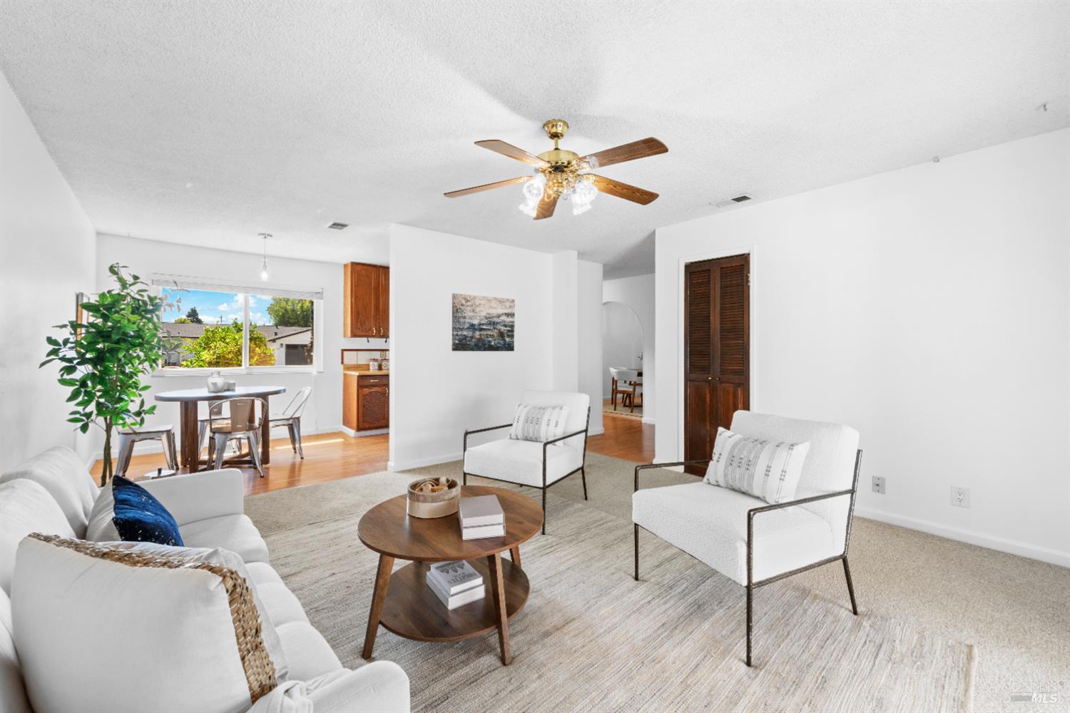 Detail Gallery Image 9 of 20 For 1313 Saint Francis Dr, Petaluma,  CA 94954 - 3 Beds | 2 Baths