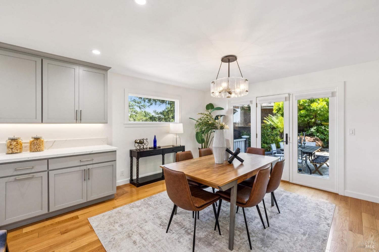 Detail Gallery Image 11 of 50 For 126 Ridge Rd, Fairfax,  CA 94930 - 3 Beds | 2 Baths