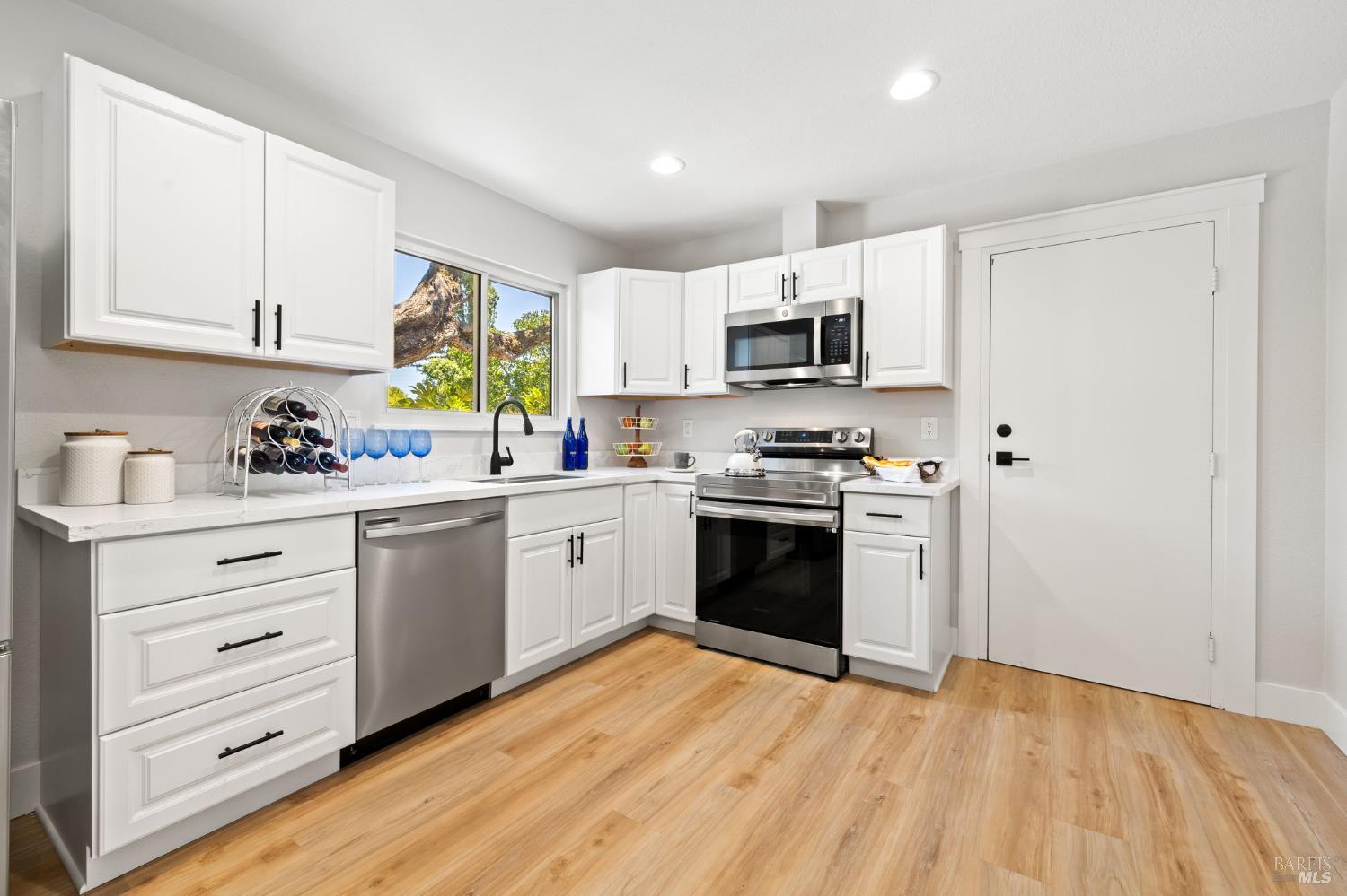 Detail Gallery Image 28 of 54 For 7449 Adrian Dr, Rohnert Park,  CA 94928 - 3 Beds | 2 Baths