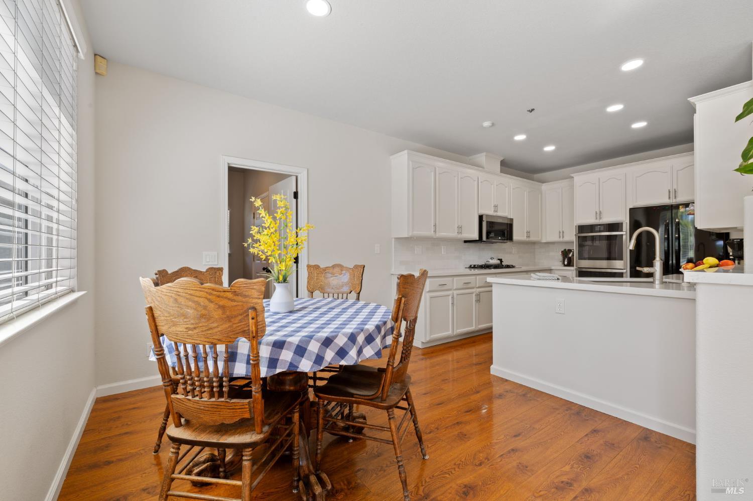 Detail Gallery Image 11 of 47 For 1628 Andover Way, Petaluma,  CA 94954 - 4 Beds | 2 Baths