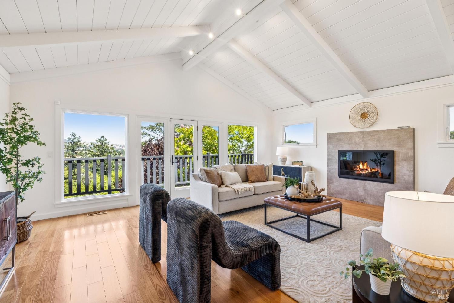 Detail Gallery Image 16 of 50 For 126 Ridge Rd, Fairfax,  CA 94930 - 3 Beds | 2 Baths