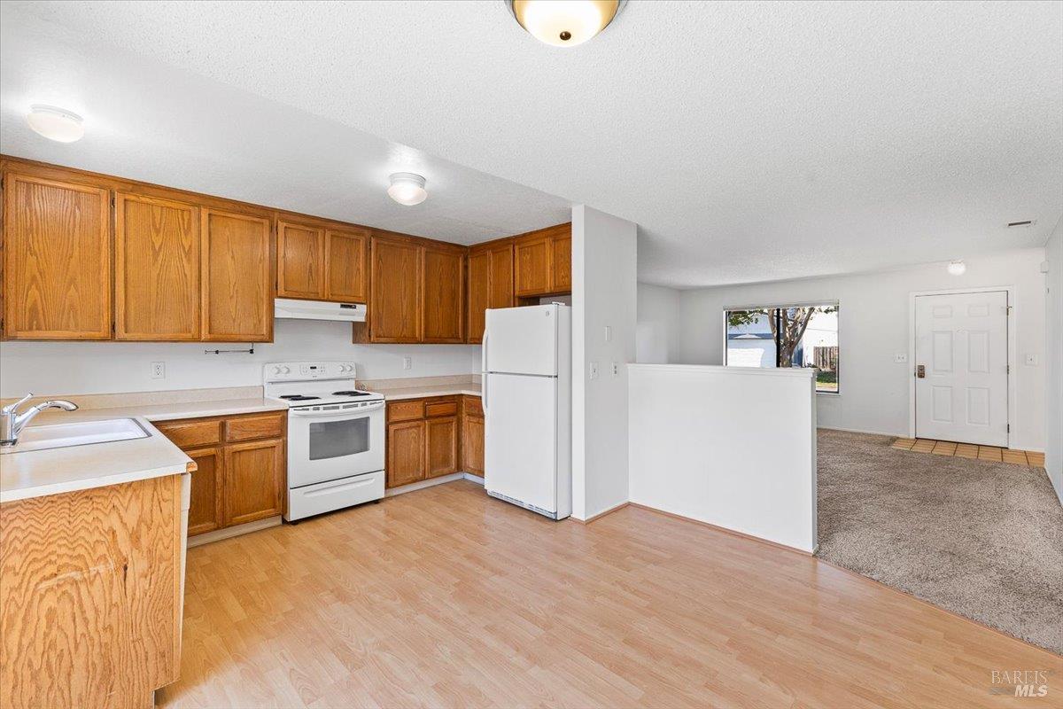 Detail Gallery Image 8 of 21 For 812 Quail Ct, Healdsburg,  CA 95448 - 2 Beds | 2 Baths