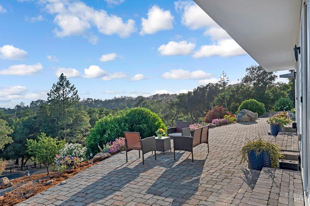 Detail Gallery Image 4 of 75 For 5560 Crystal Dr, Santa Rosa,  CA 95404 - 3 Beds | 2/1 Baths
