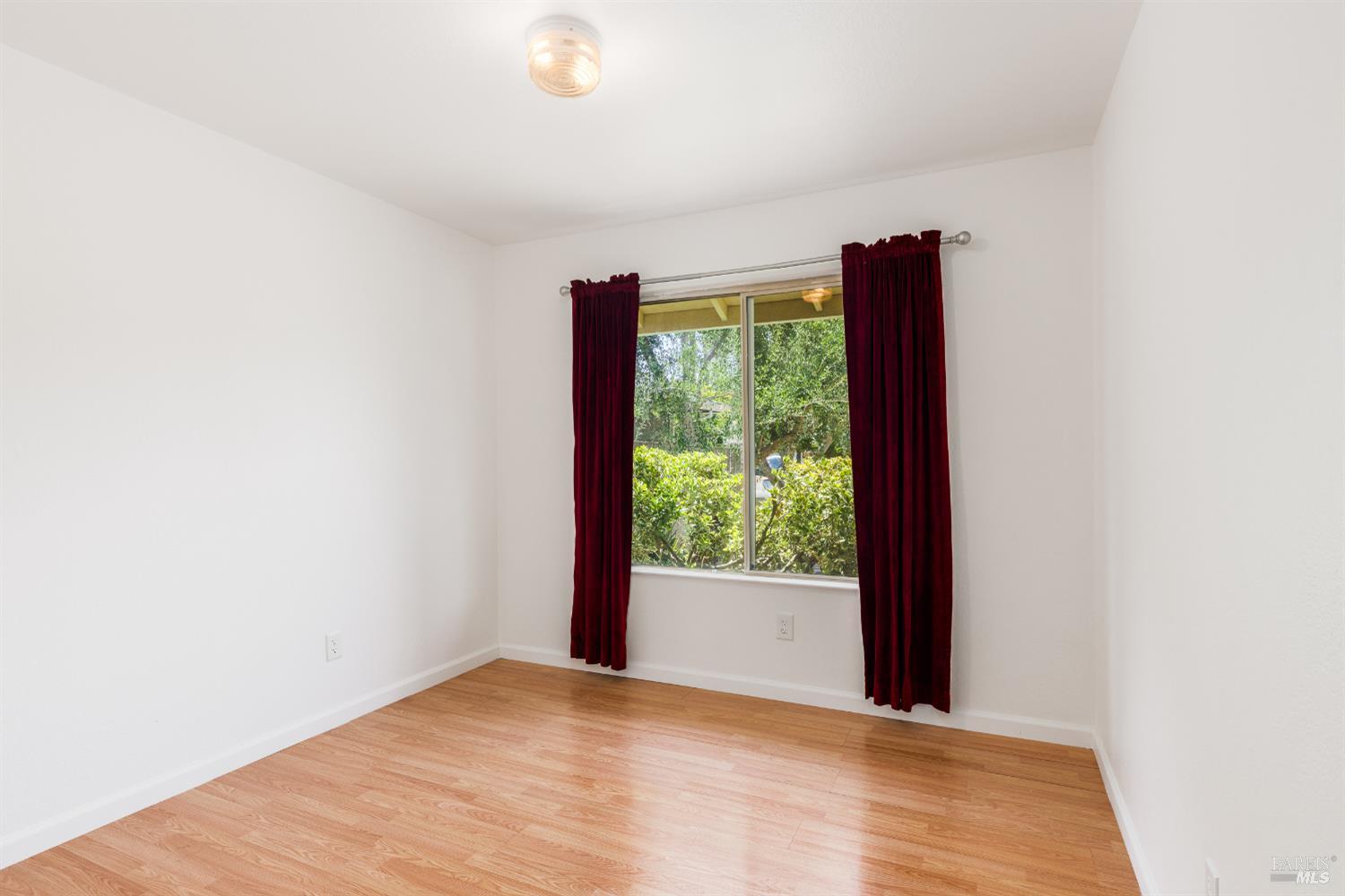 Detail Gallery Image 9 of 19 For 1523 Wimbledon Ct, Santa Rosa,  CA 95401 - 4 Beds | 2 Baths