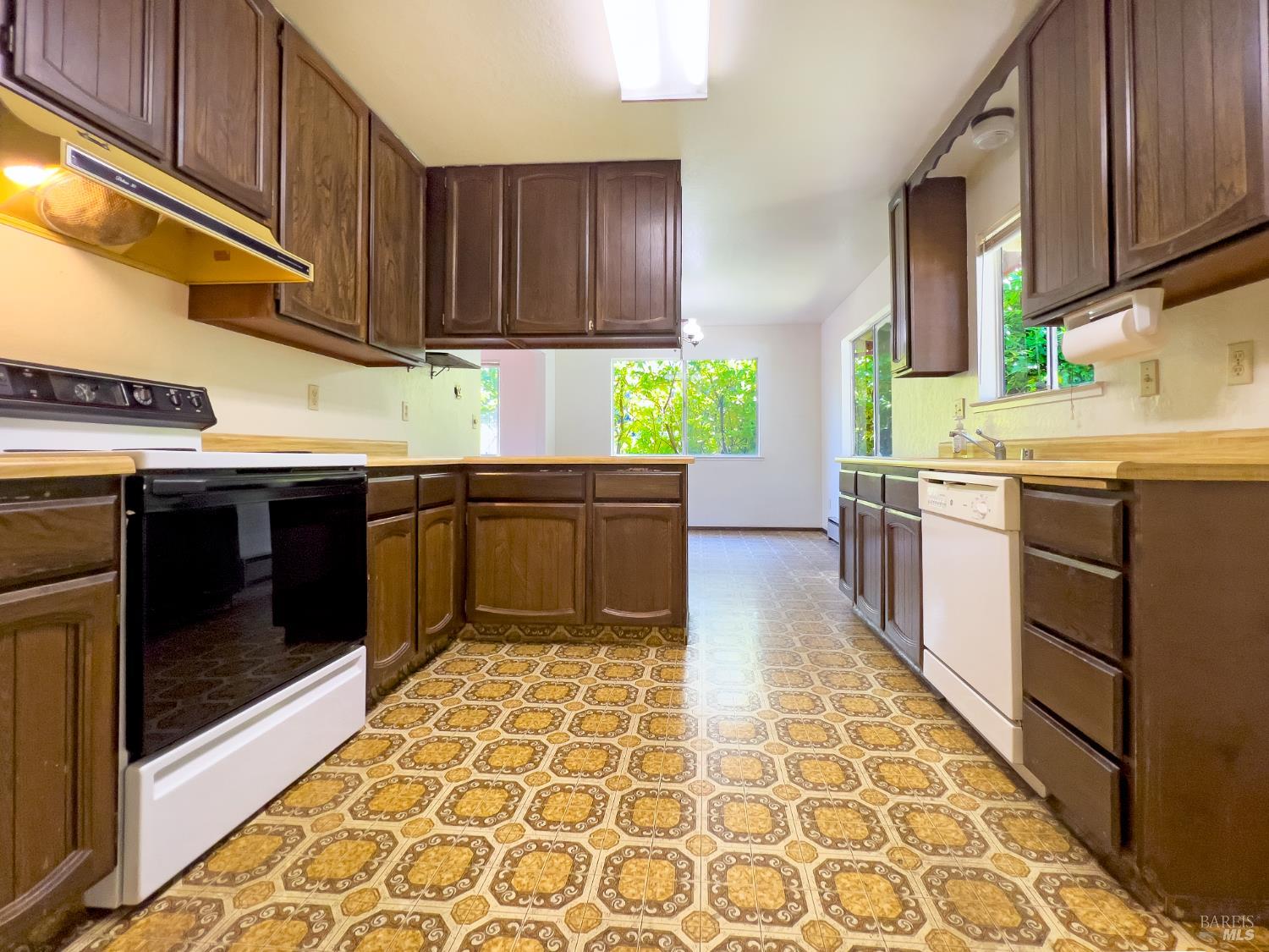 Detail Gallery Image 3 of 28 For 18028 Neeley Rd, Guerneville,  CA 95446 - 2 Beds | 1/1 Baths