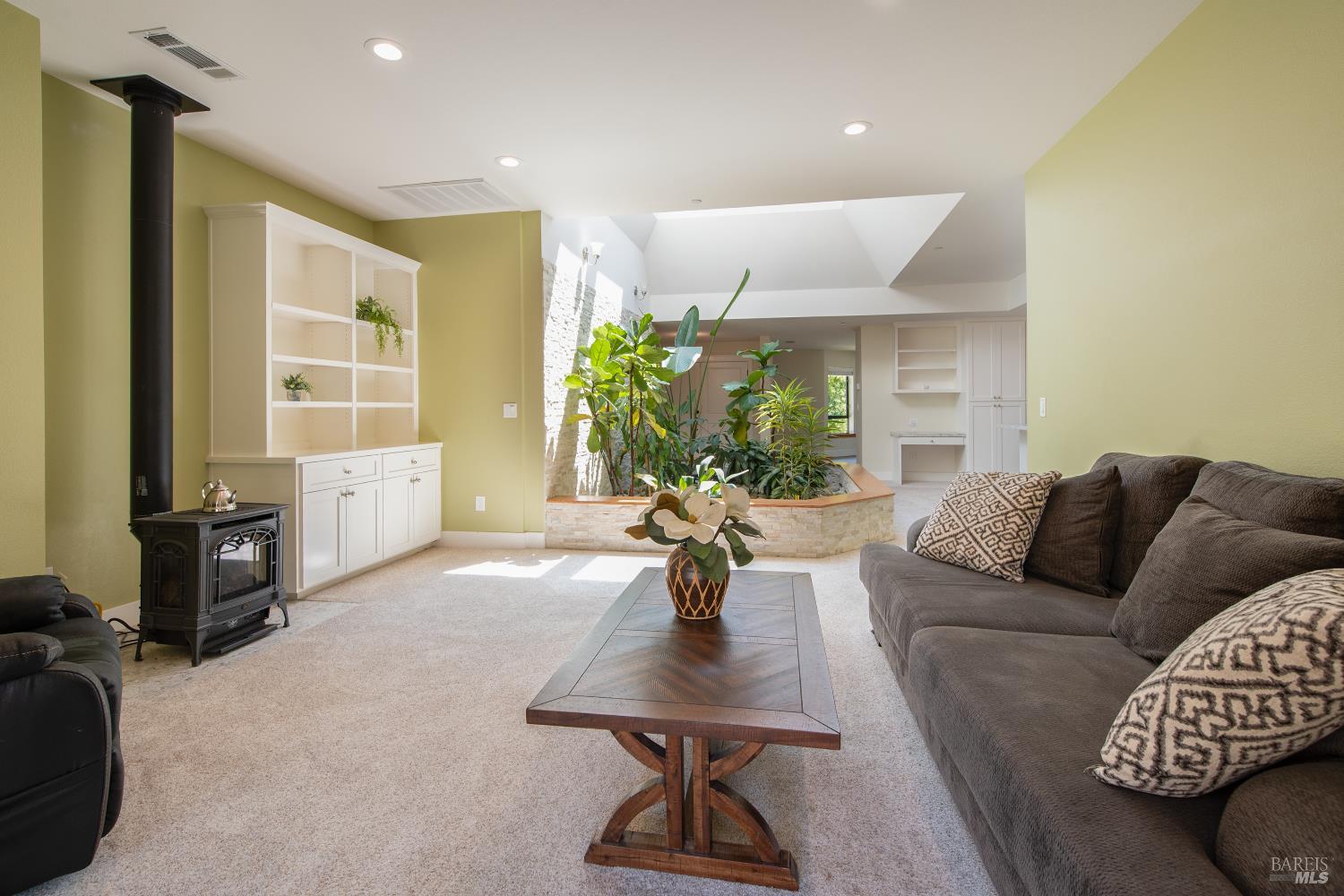 Detail Gallery Image 5 of 36 For 3617 Williams Rd, Santa Rosa,  CA 95404 - 3 Beds | 3 Baths