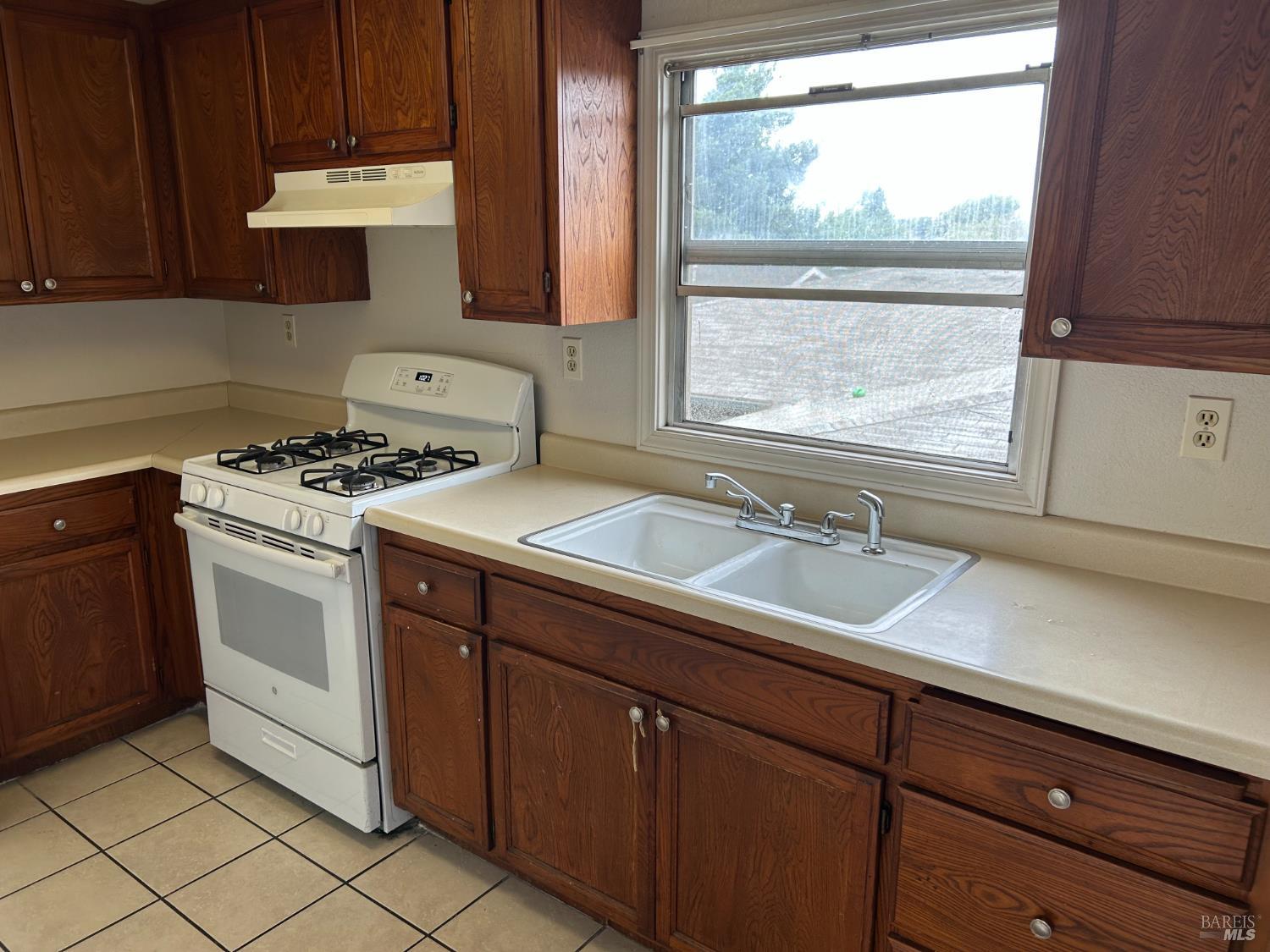 Detail Gallery Image 3 of 14 For 109 Phelan Ave, Vallejo,  CA 94590 - 2 Beds | 1 Baths