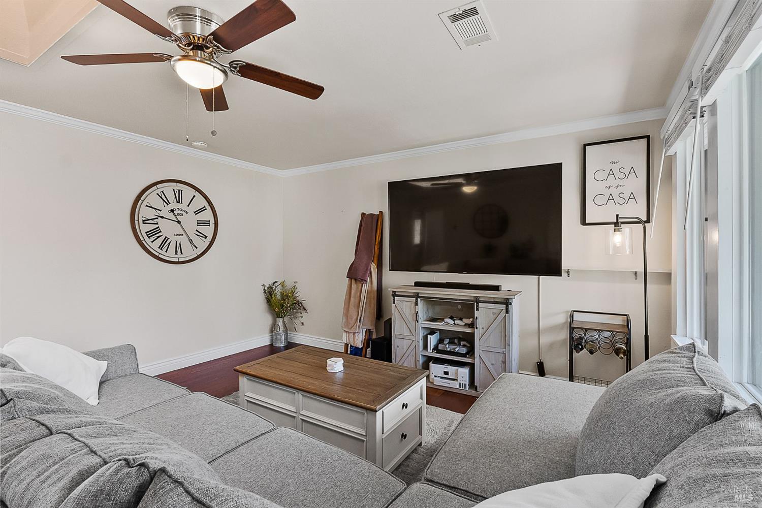 Detail Gallery Image 6 of 33 For 43 Linda Vista St, Benicia,  CA 94510 - 2 Beds | 1 Baths
