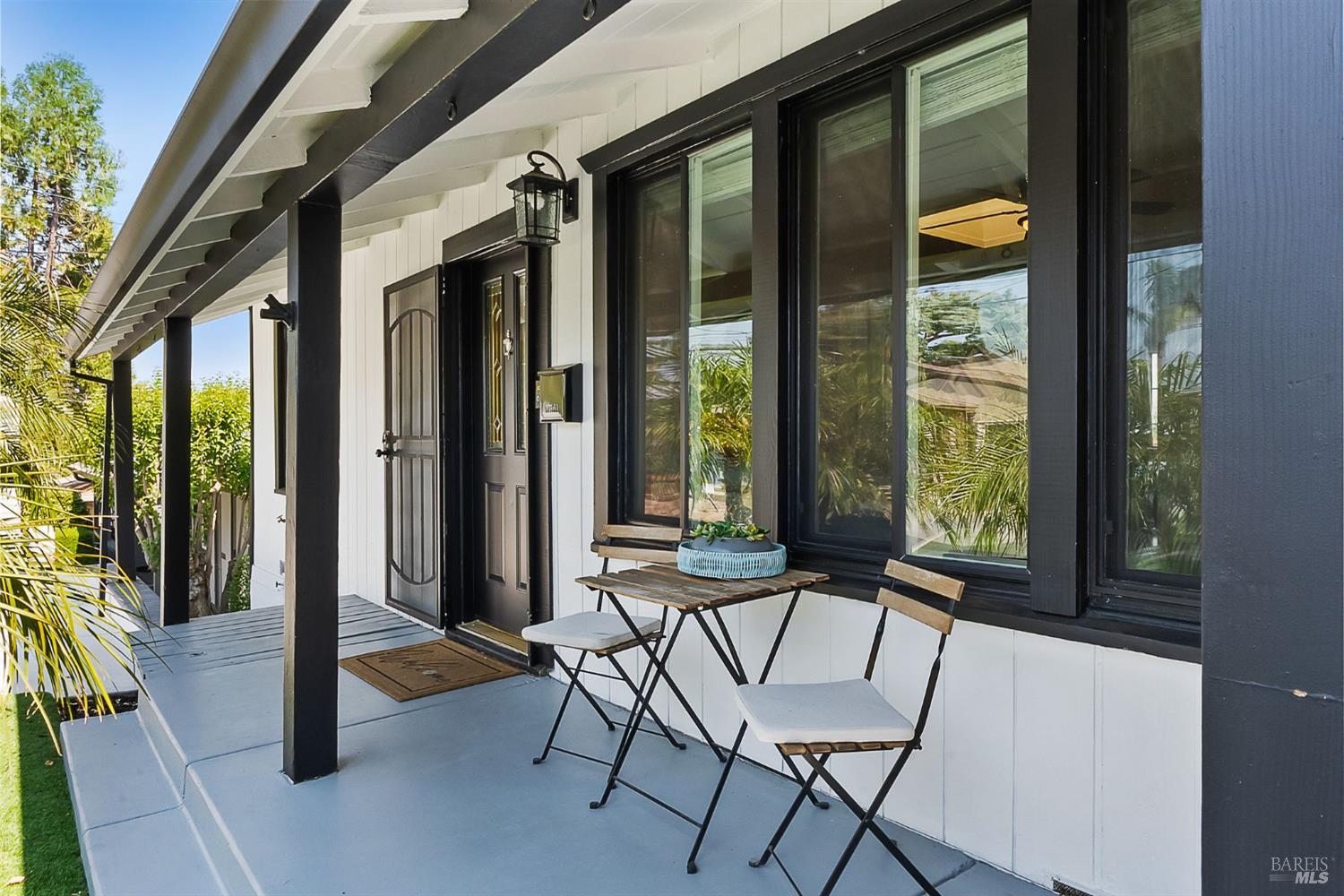 Detail Gallery Image 4 of 33 For 43 Linda Vista St, Benicia,  CA 94510 - 2 Beds | 1 Baths