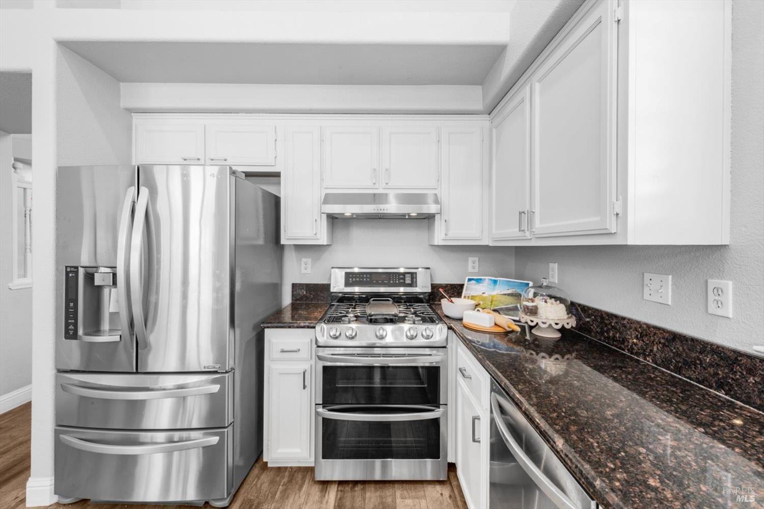 Detail Gallery Image 9 of 27 For 807 Kells Cir, Vacaville,  CA 95688 - 3 Beds | 2/1 Baths