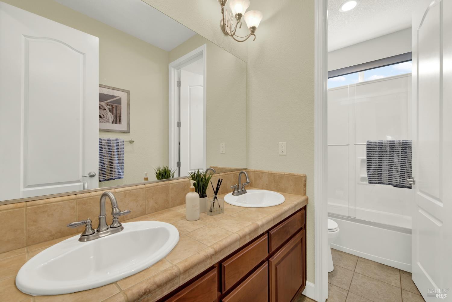 Detail Gallery Image 45 of 77 For 949 Lancaster St, Vacaville,  CA 95687 - 4 Beds | 2 Baths