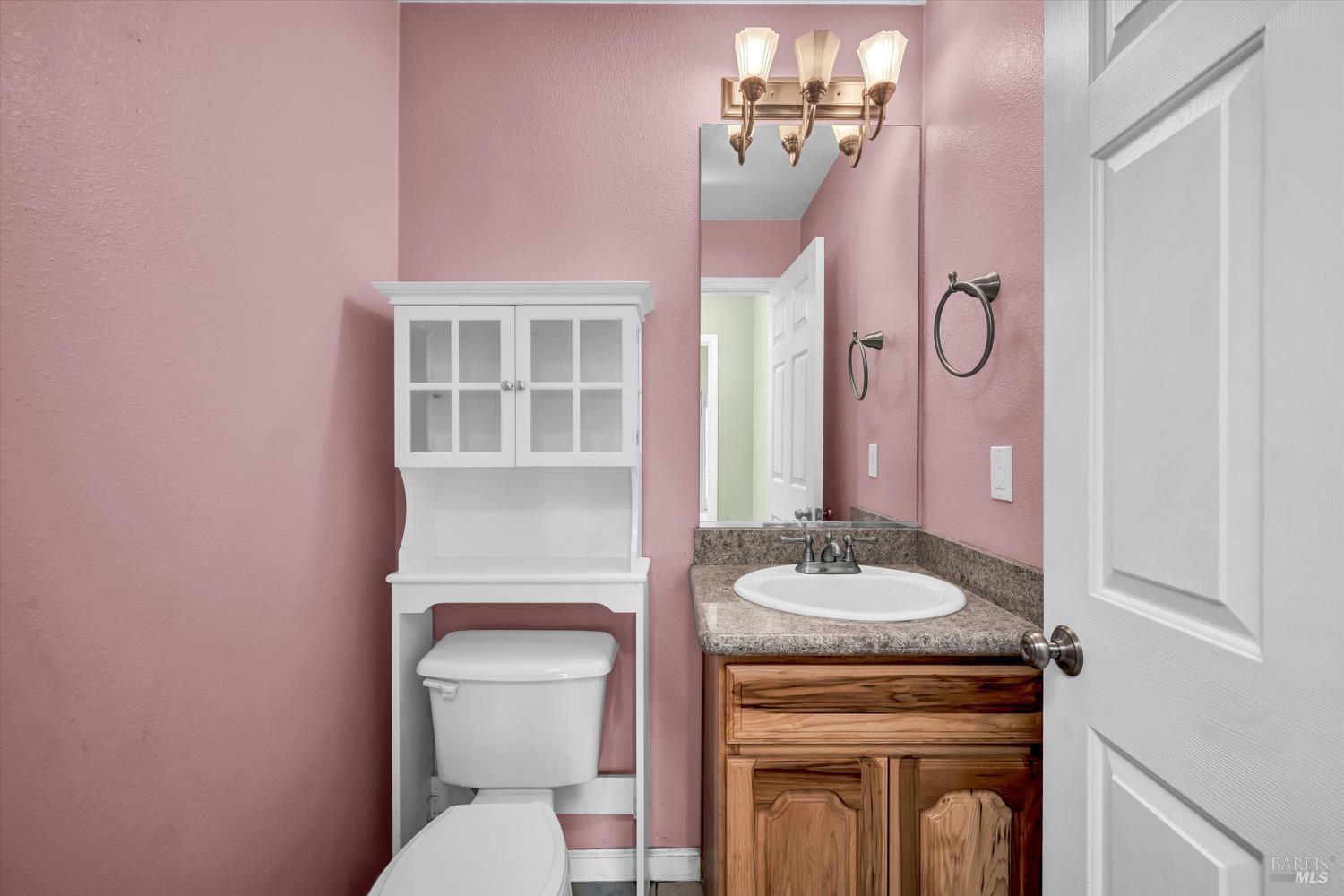 Detail Gallery Image 17 of 38 For 18695 Horseshoe Rd, Hidden Valley Lake,  CA 95467 - 3 Beds | 2/1 Baths