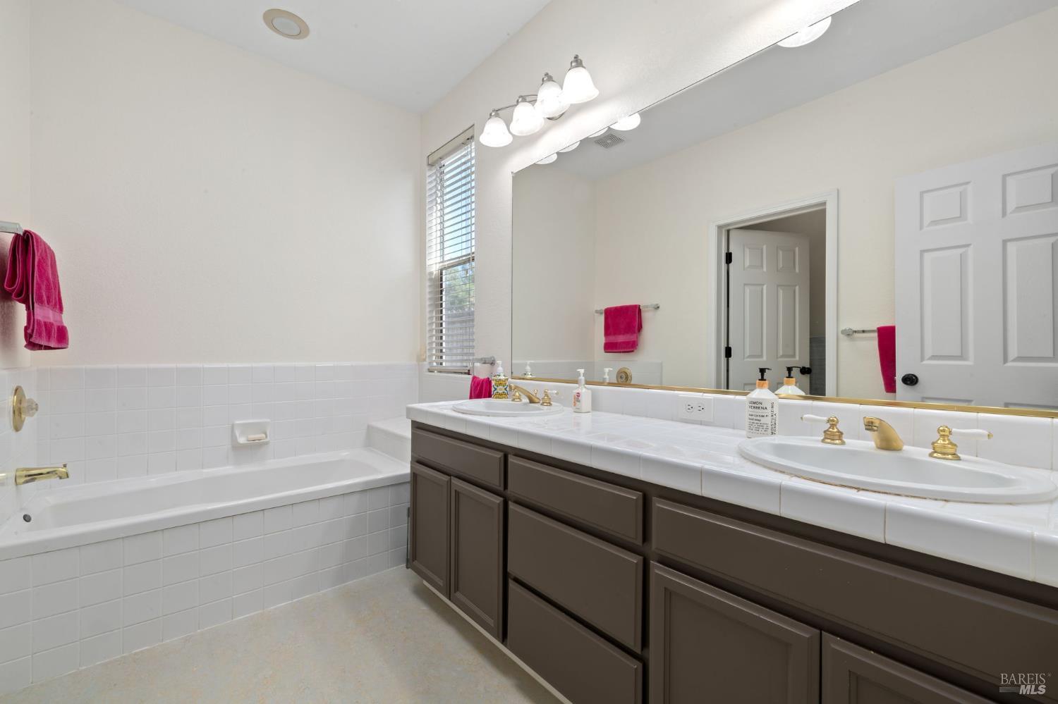 Detail Gallery Image 30 of 47 For 1628 Andover Way, Petaluma,  CA 94954 - 4 Beds | 2 Baths