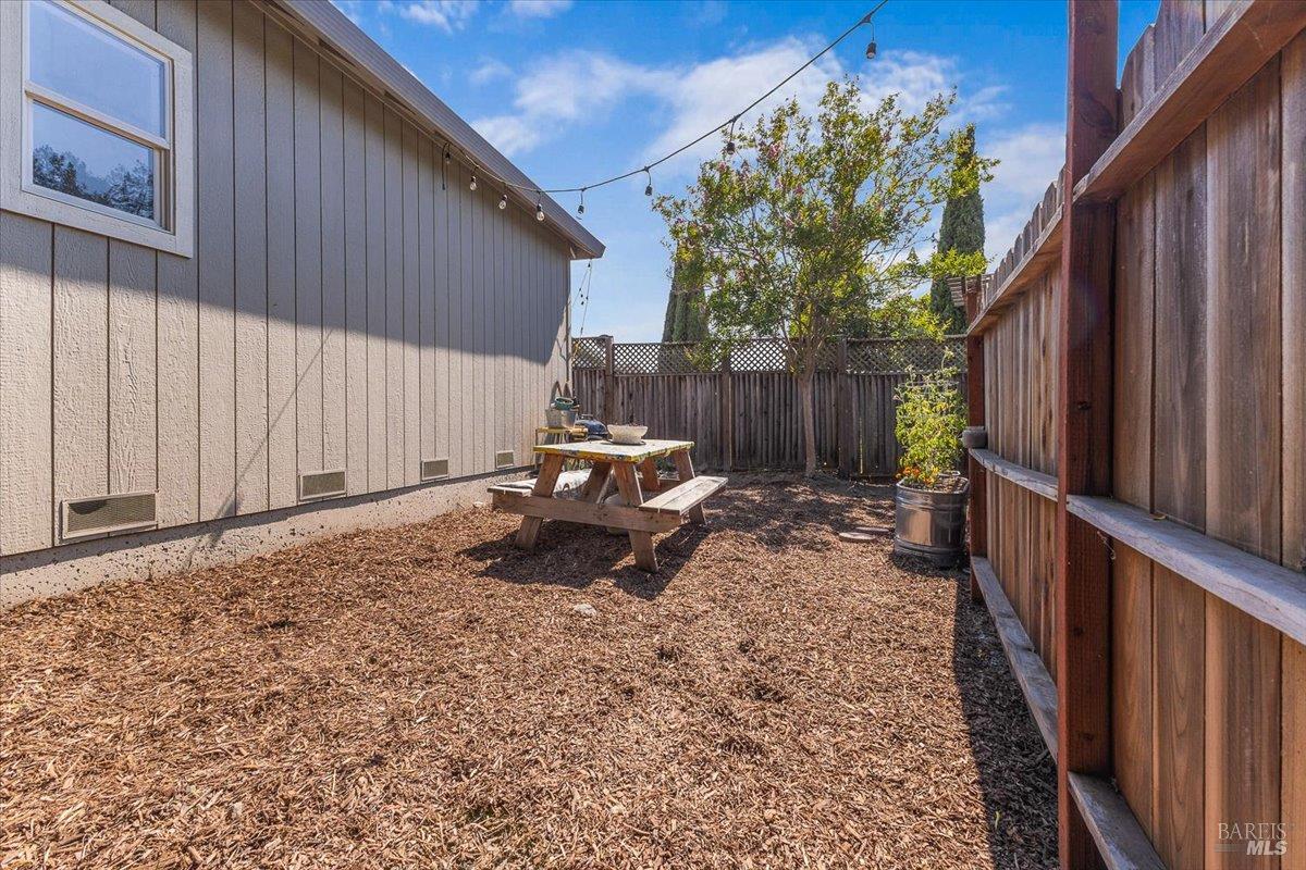 Detail Gallery Image 27 of 29 For 301 Hansbery Way, Santa Rosa,  CA 95409 - 3 Beds | 2 Baths