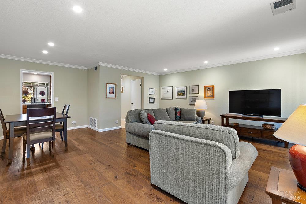 Detail Gallery Image 8 of 33 For 1774 Devonshire Dr, Benicia,  CA 94510 - 3 Beds | 2/1 Baths