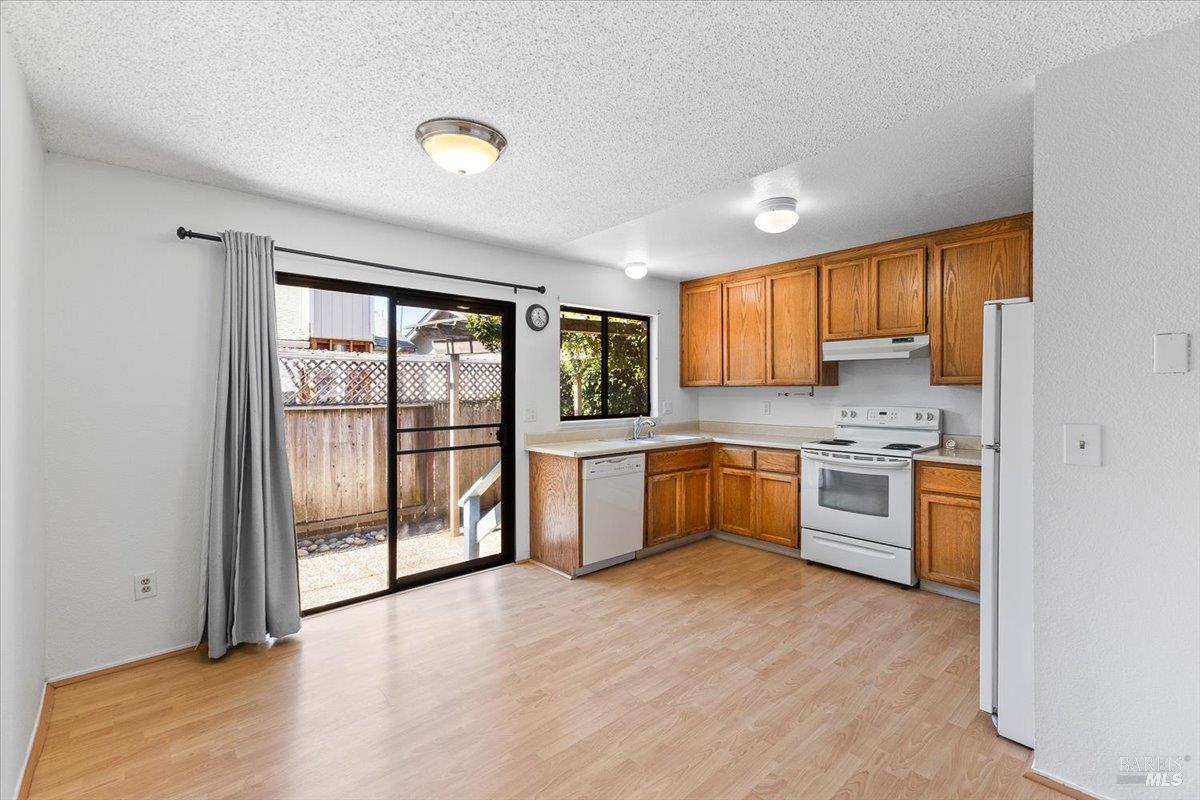 Detail Gallery Image 7 of 21 For 812 Quail Ct, Healdsburg,  CA 95448 - 2 Beds | 2 Baths