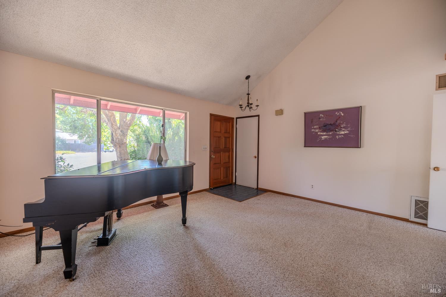 Detail Gallery Image 5 of 33 For 801 Livery Ct, Rohnert Park,  CA 94928 - 4 Beds | 2 Baths