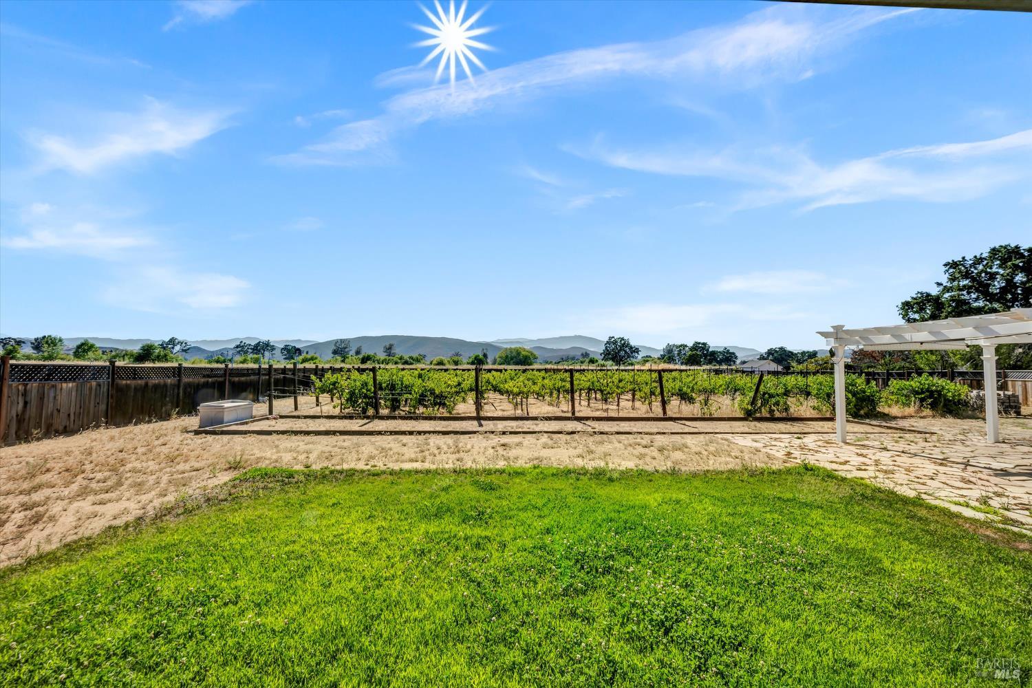 Detail Gallery Image 5 of 38 For 18695 Horseshoe Rd, Hidden Valley Lake,  CA 95467 - 3 Beds | 2/1 Baths