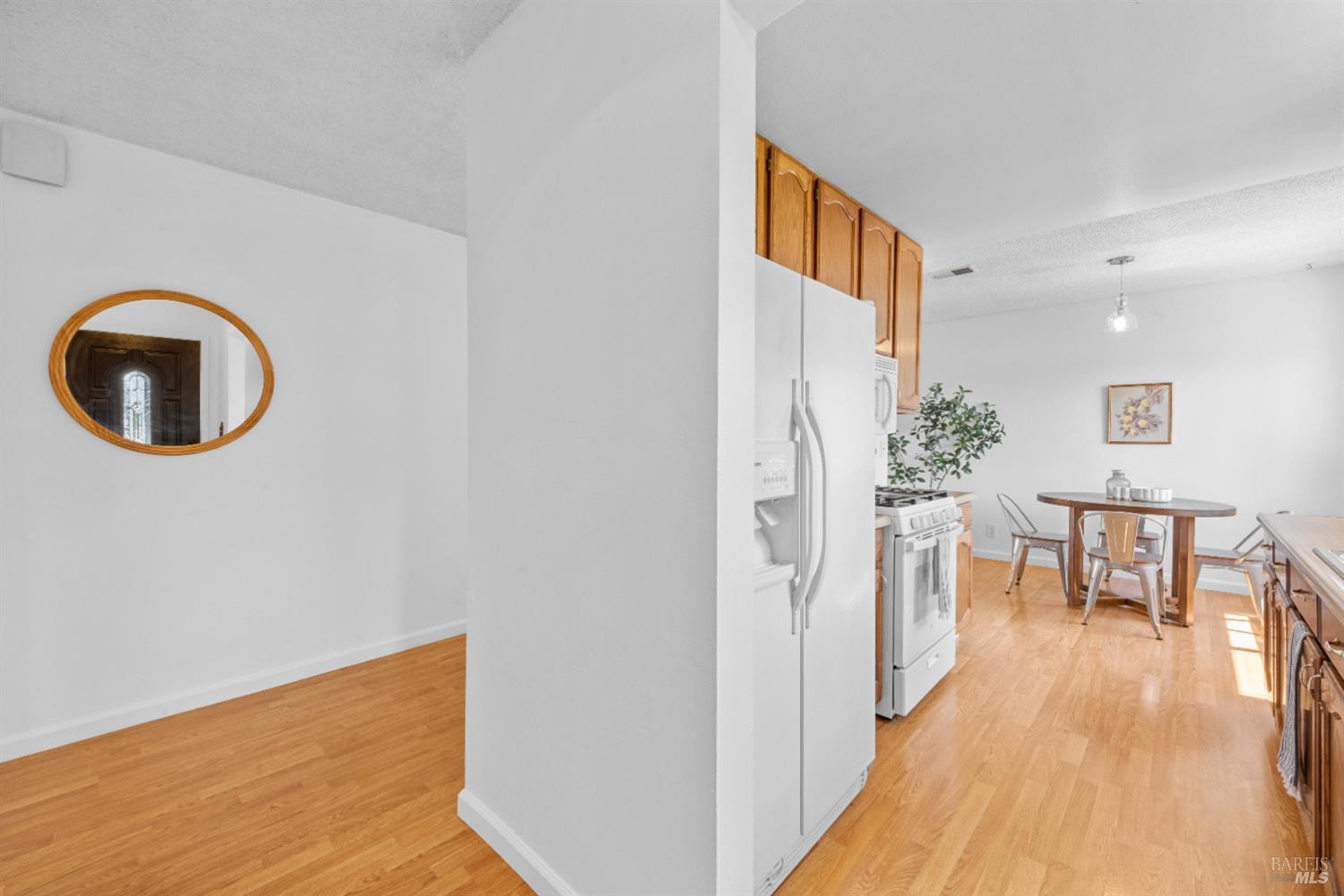 Detail Gallery Image 4 of 20 For 1313 Saint Francis Dr, Petaluma,  CA 94954 - 3 Beds | 2 Baths