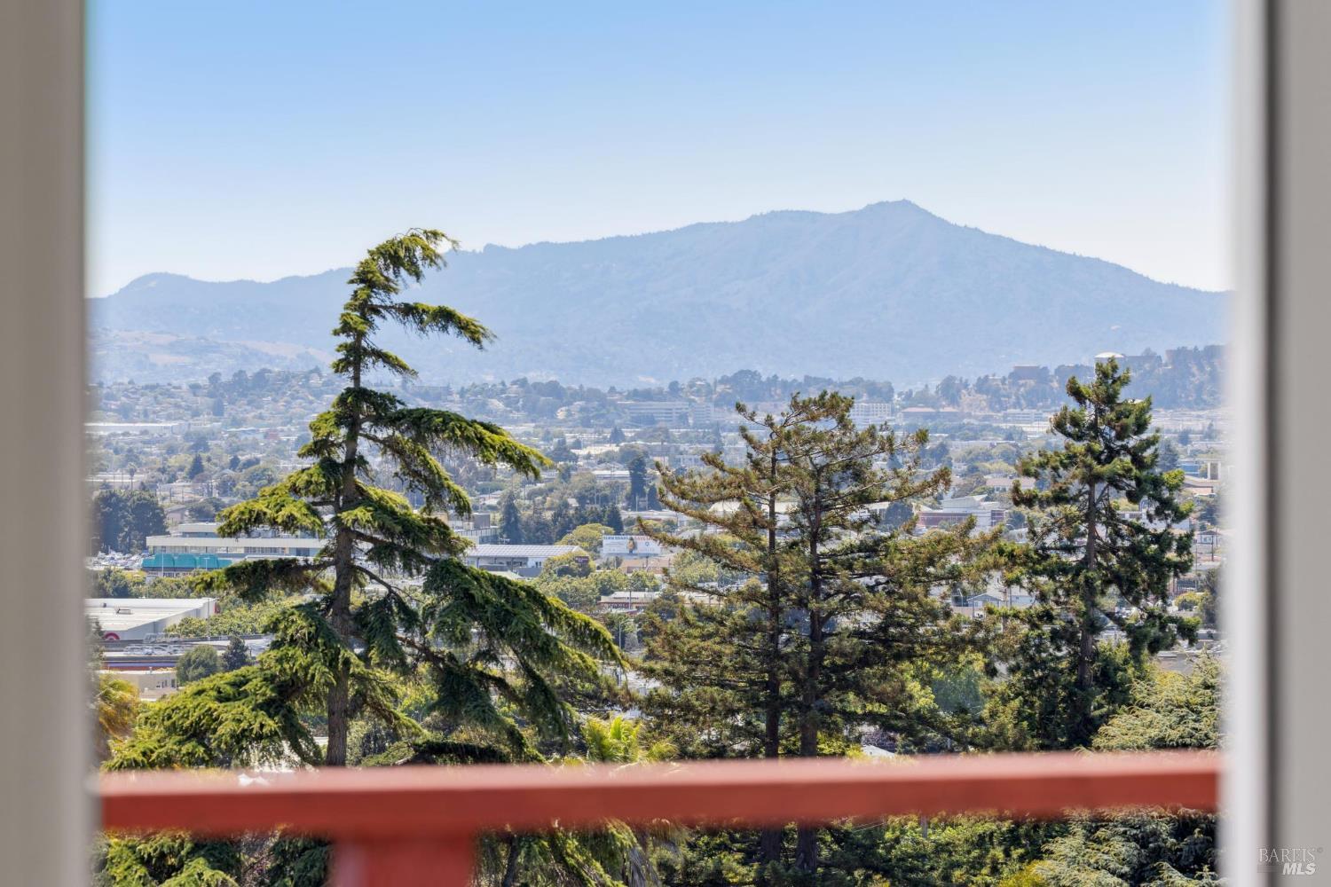 Detail Gallery Image 17 of 74 For 2437 Edwards Ave, El Cerrito,  CA 94530 - 6 Beds | 3/1 Baths