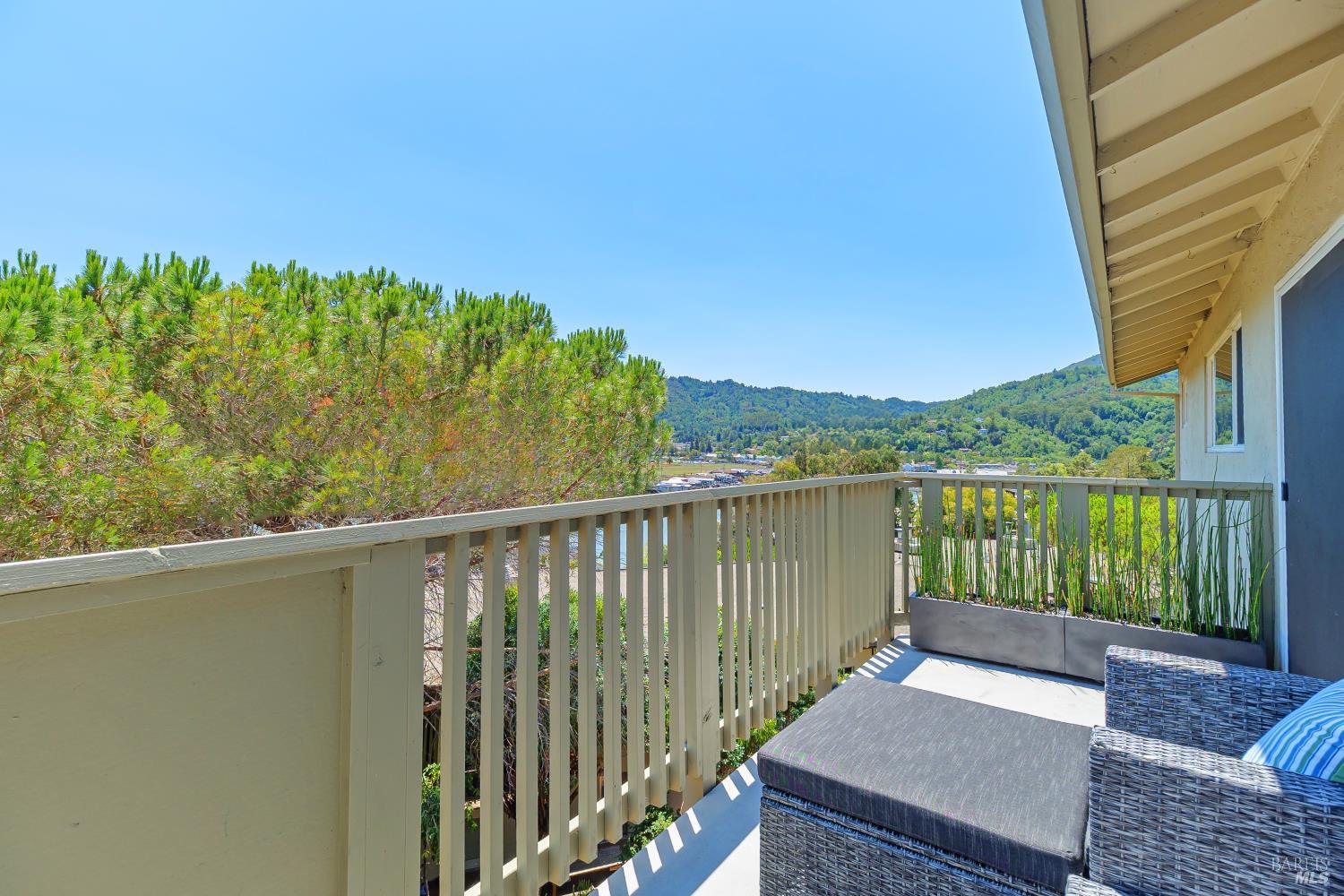 Detail Gallery Image 22 of 30 For 175 Upper via Casitas Way #2,  Greenbrae,  CA 94904 - 2 Beds | 2 Baths