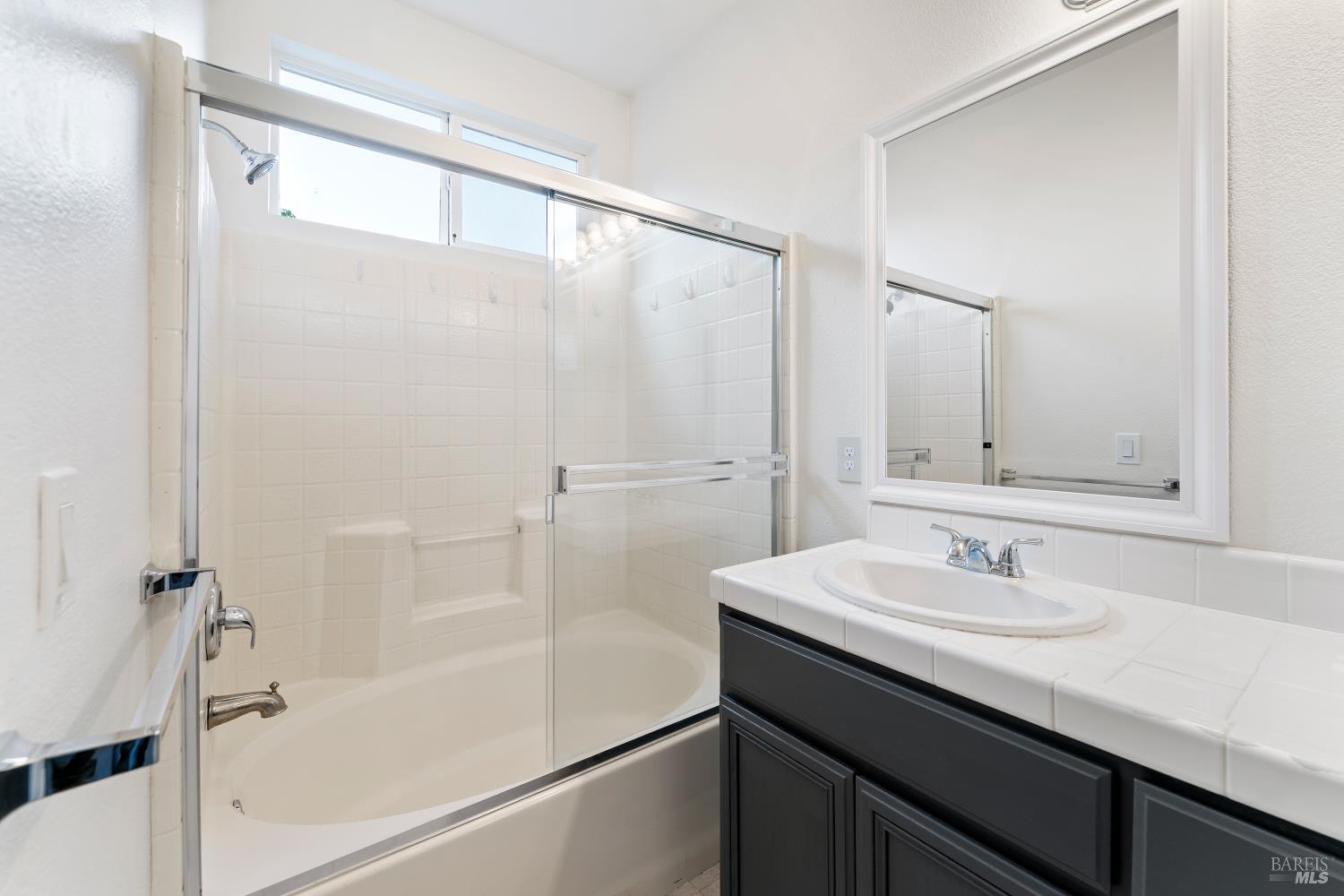 Detail Gallery Image 21 of 31 For 1220 Marque Dr, Rohnert Park,  CA 94928 - 3 Beds | 2/1 Baths