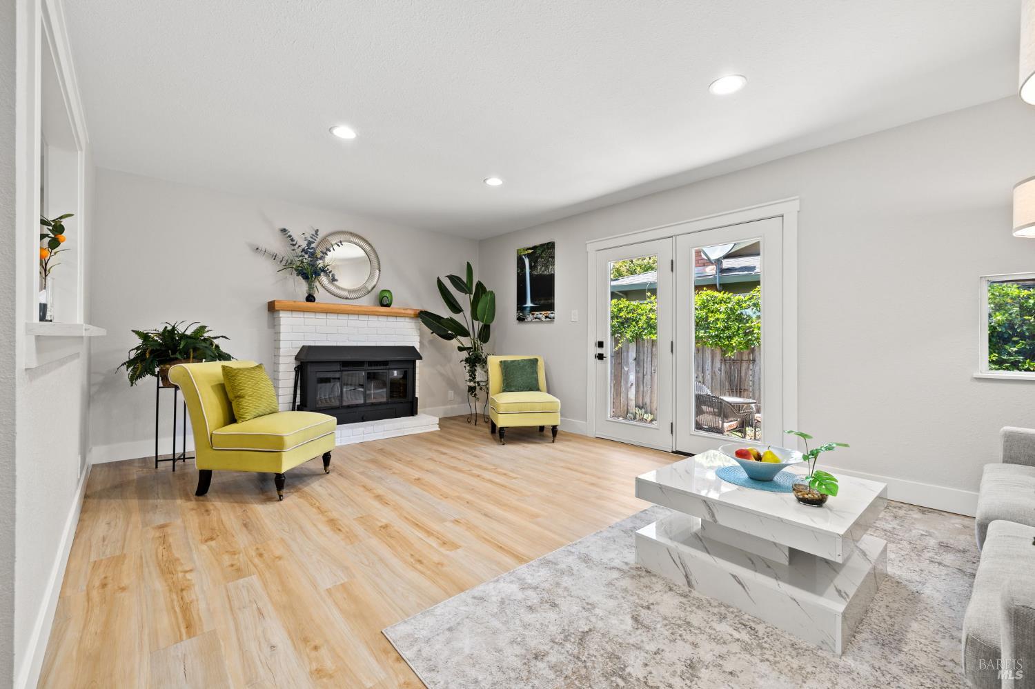 Detail Gallery Image 4 of 54 For 7449 Adrian Dr, Rohnert Park,  CA 94928 - 3 Beds | 2 Baths
