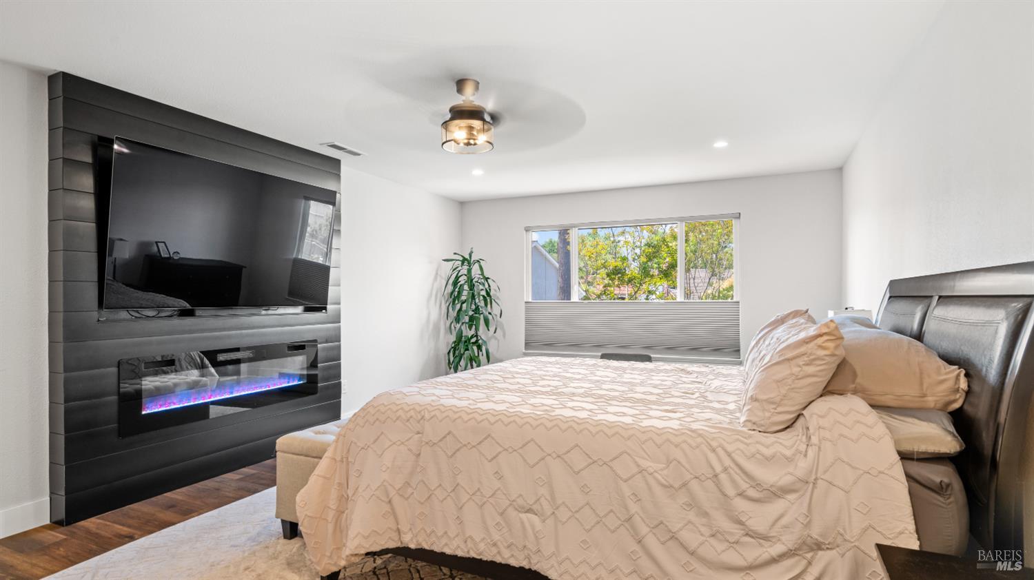 Detail Gallery Image 37 of 61 For 1711 Capistrano Dr, Petaluma,  CA 94954 - 6 Beds | 2/1 Baths