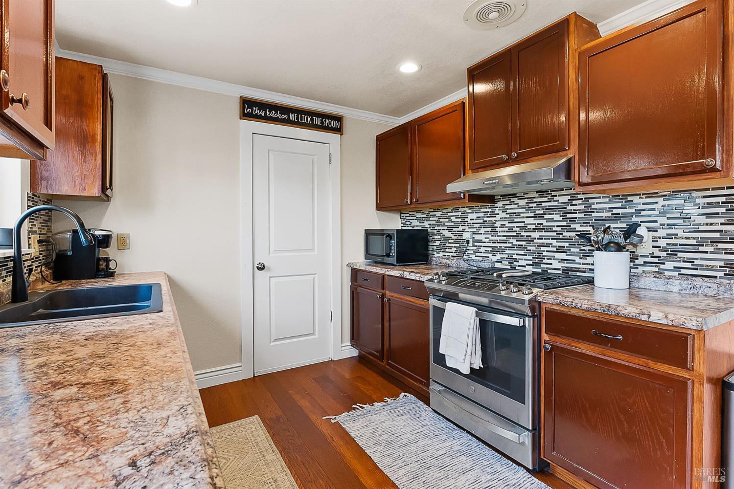 Detail Gallery Image 12 of 33 For 43 Linda Vista St, Benicia,  CA 94510 - 2 Beds | 1 Baths