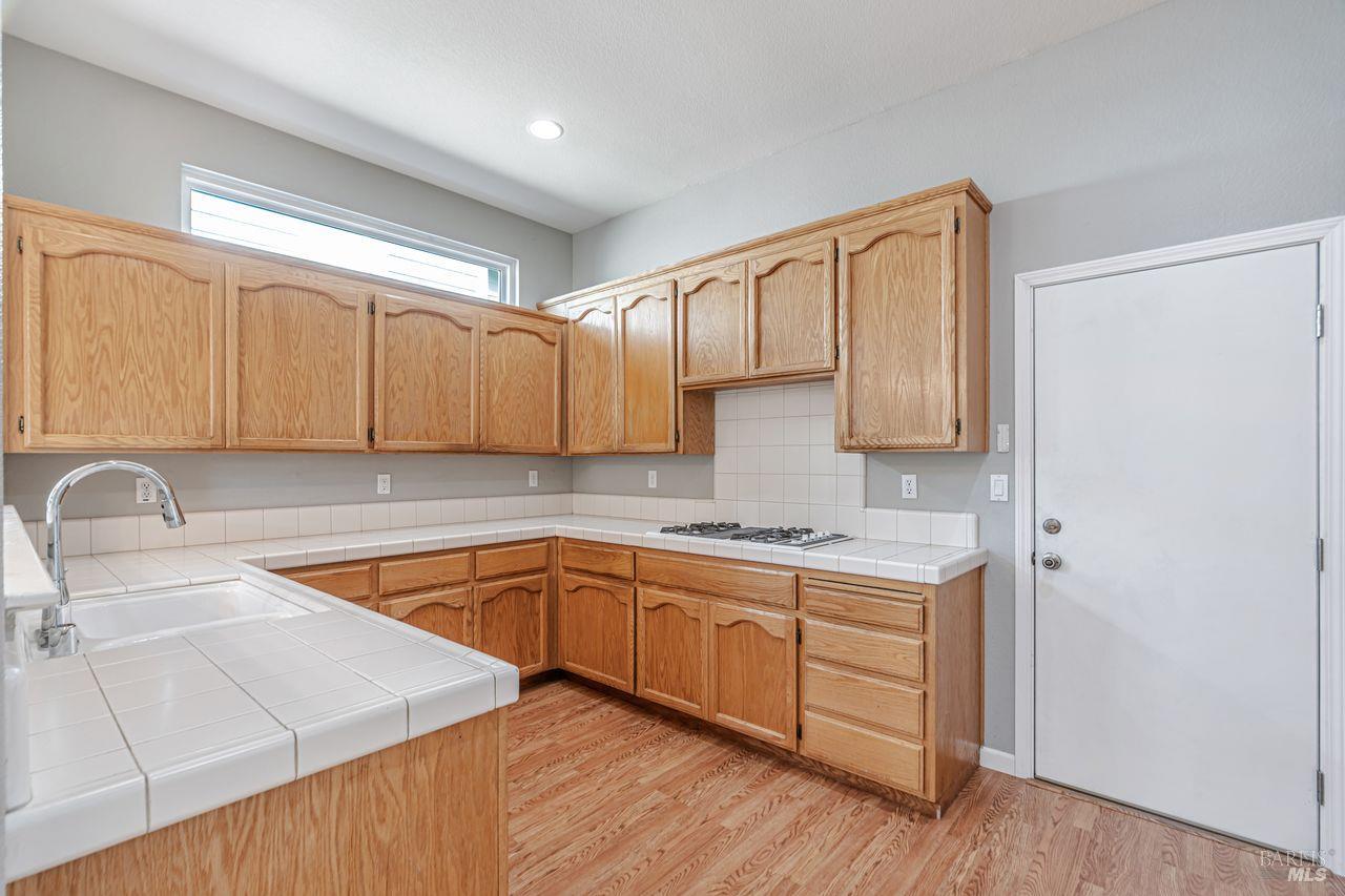 Detail Gallery Image 16 of 43 For 1705 Andover Way, Petaluma,  CA 94954 - 4 Beds | 2 Baths