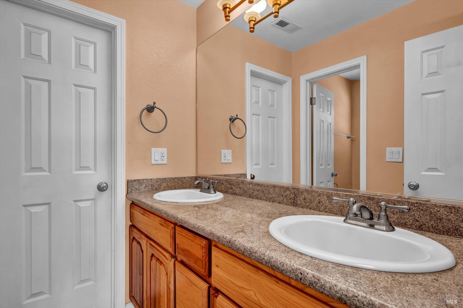 Detail Gallery Image 27 of 38 For 18695 Horseshoe Rd, Hidden Valley Lake,  CA 95467 - 3 Beds | 2/1 Baths