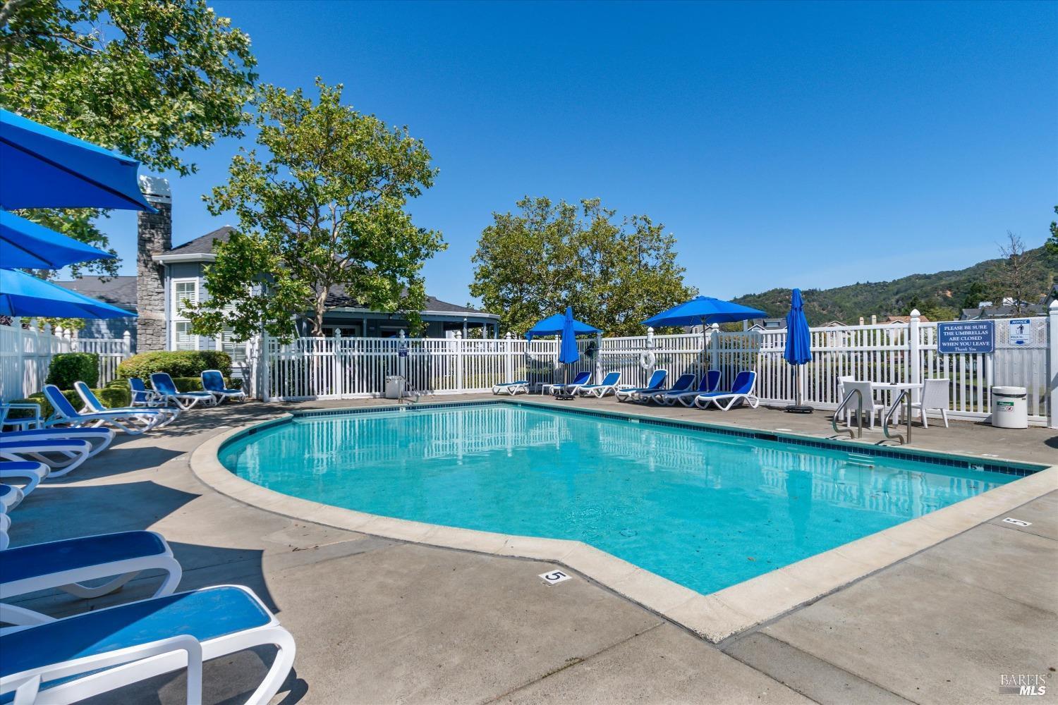 Detail Gallery Image 28 of 44 For 45 Mariners Cir, San Rafael,  CA 94903 - 3 Beds | 2 Baths