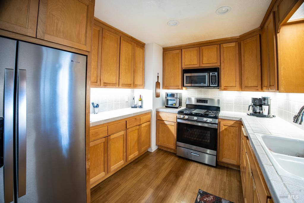 Detail Gallery Image 3 of 16 For 8547 Old Redwood Hwy, Windsor,  CA 95492 - 3 Beds | 2 Baths