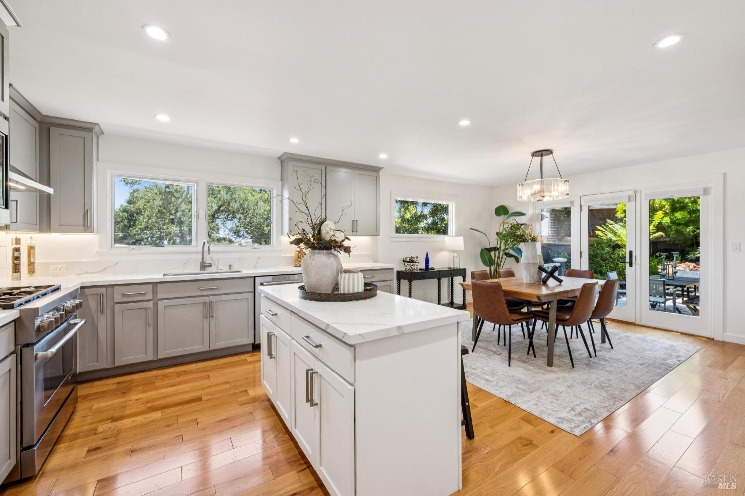 Detail Gallery Image 8 of 50 For 126 Ridge Rd, Fairfax,  CA 94930 - 3 Beds | 2 Baths