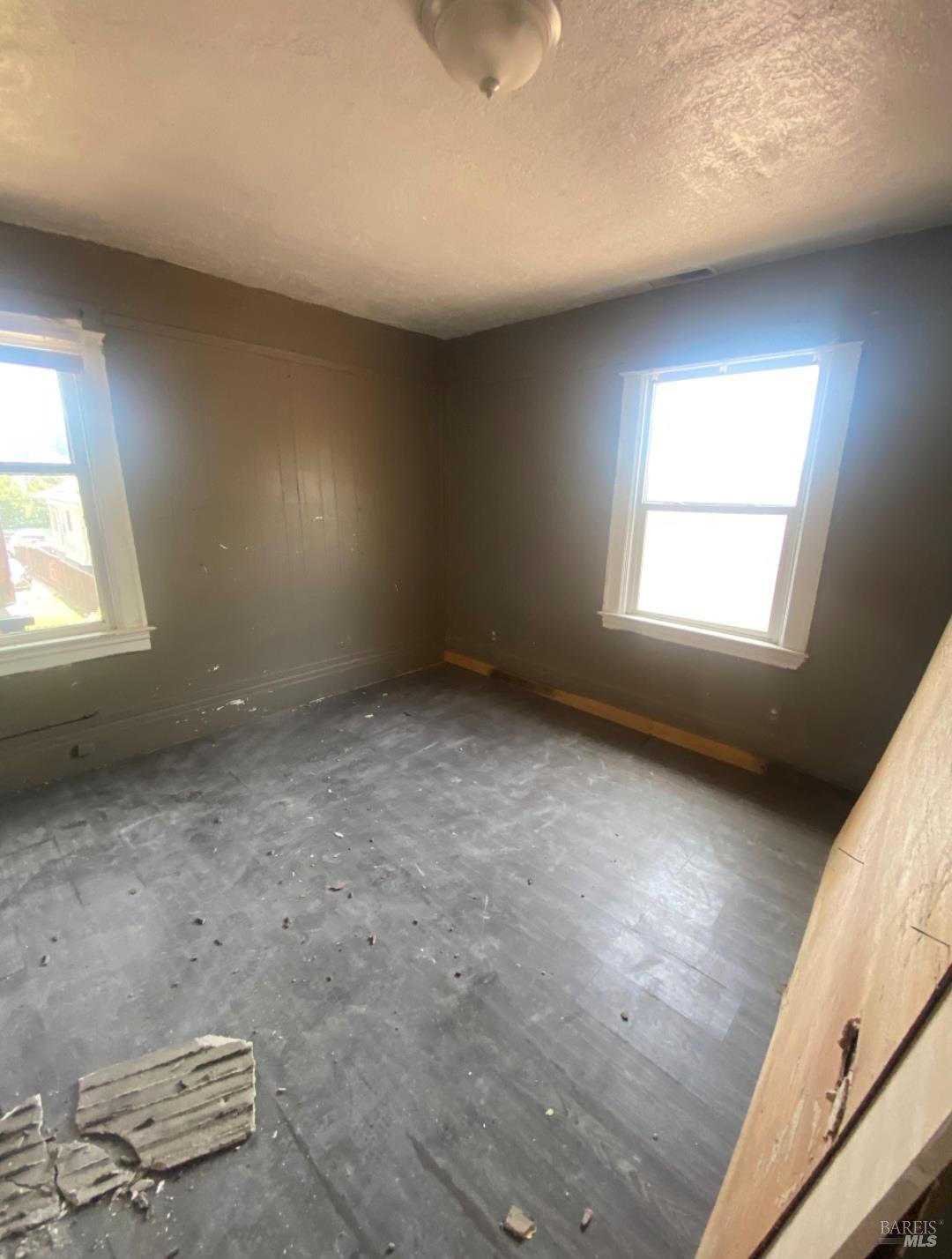 Detail Gallery Image 13 of 15 For 1055 56th St, Emeryville,  CA 94608 - 4 Beds | 2/1 Baths