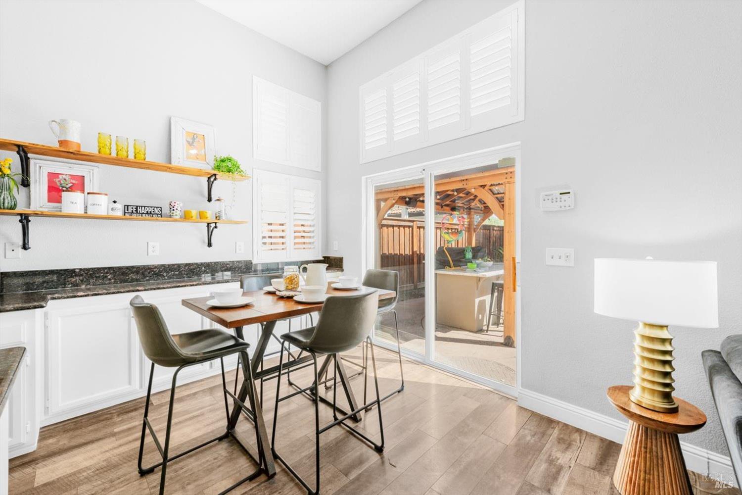 Detail Gallery Image 10 of 27 For 807 Kells Cir, Vacaville,  CA 95688 - 3 Beds | 2/1 Baths