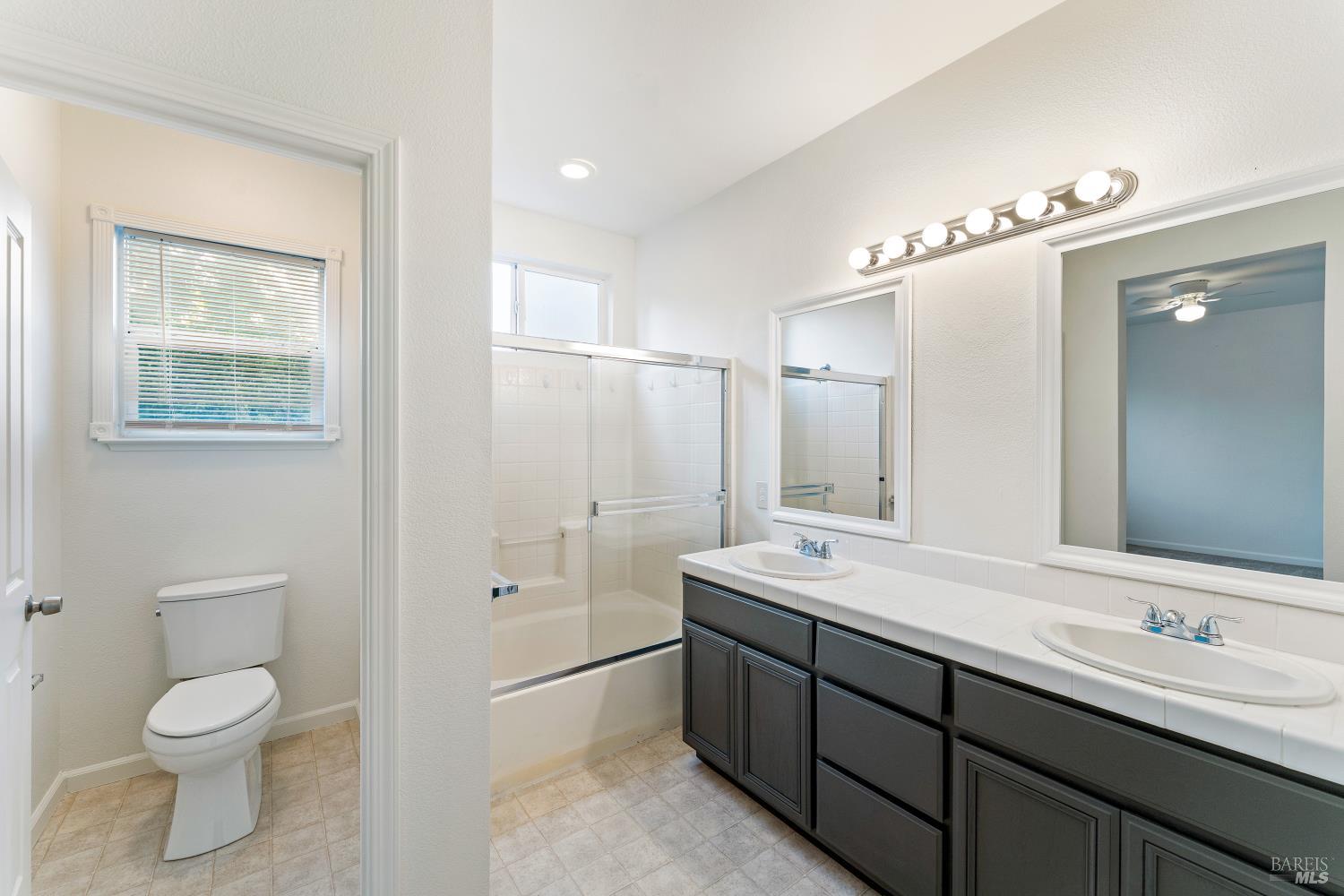 Detail Gallery Image 20 of 31 For 1220 Marque Dr, Rohnert Park,  CA 94928 - 3 Beds | 2/1 Baths